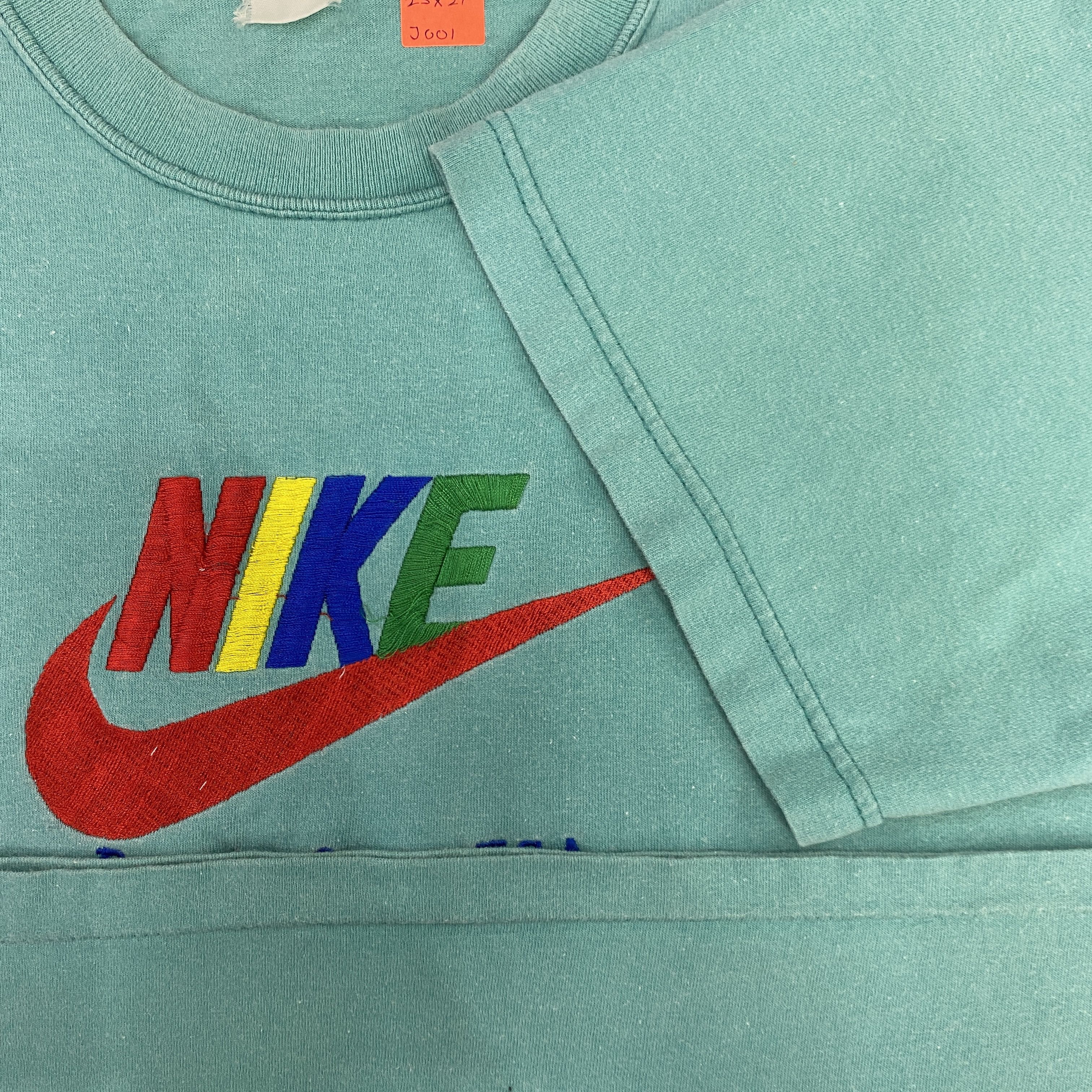 Nike Vintage Nike Embroidery Beaverton,Oregon USA Tshirt - J001 Size US L / EU 52-54 / 3 - 4 Thumbnail