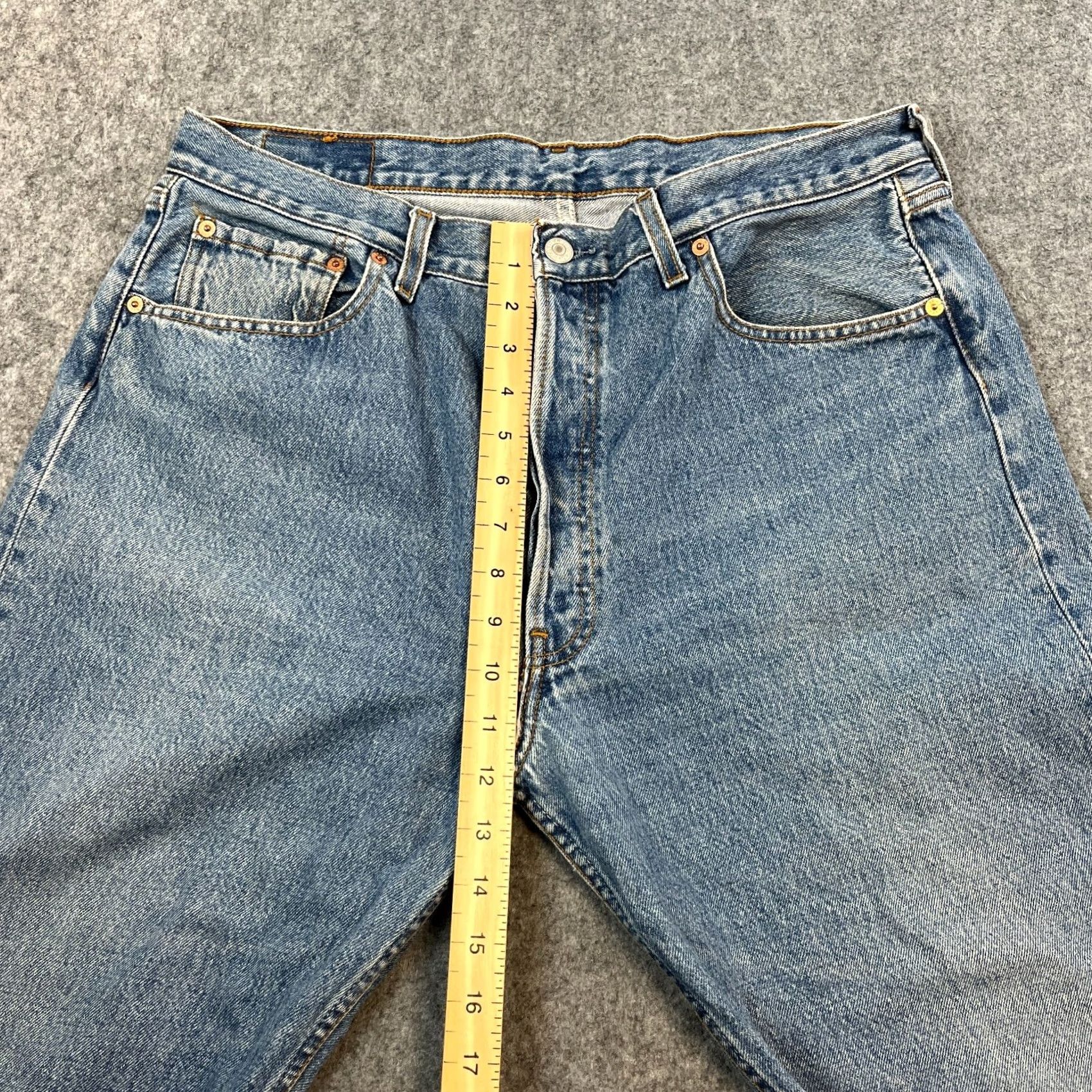 Levi's VINTAGE Levi's 501 Jeans Regular Straight Mens 36 Light Blue Denim Button Fly 5-Pocket 32 In Inside Leg Blue Mens Jeans Size US 36 / EU 52 - 5 Thumbnail
