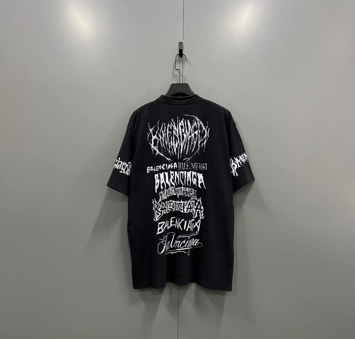 Balenciaga Balenciaga × New Year Row Logo Printed Short Sleeve J41 Size US M / EU 48-50 / 2 - 2 Thumbnail