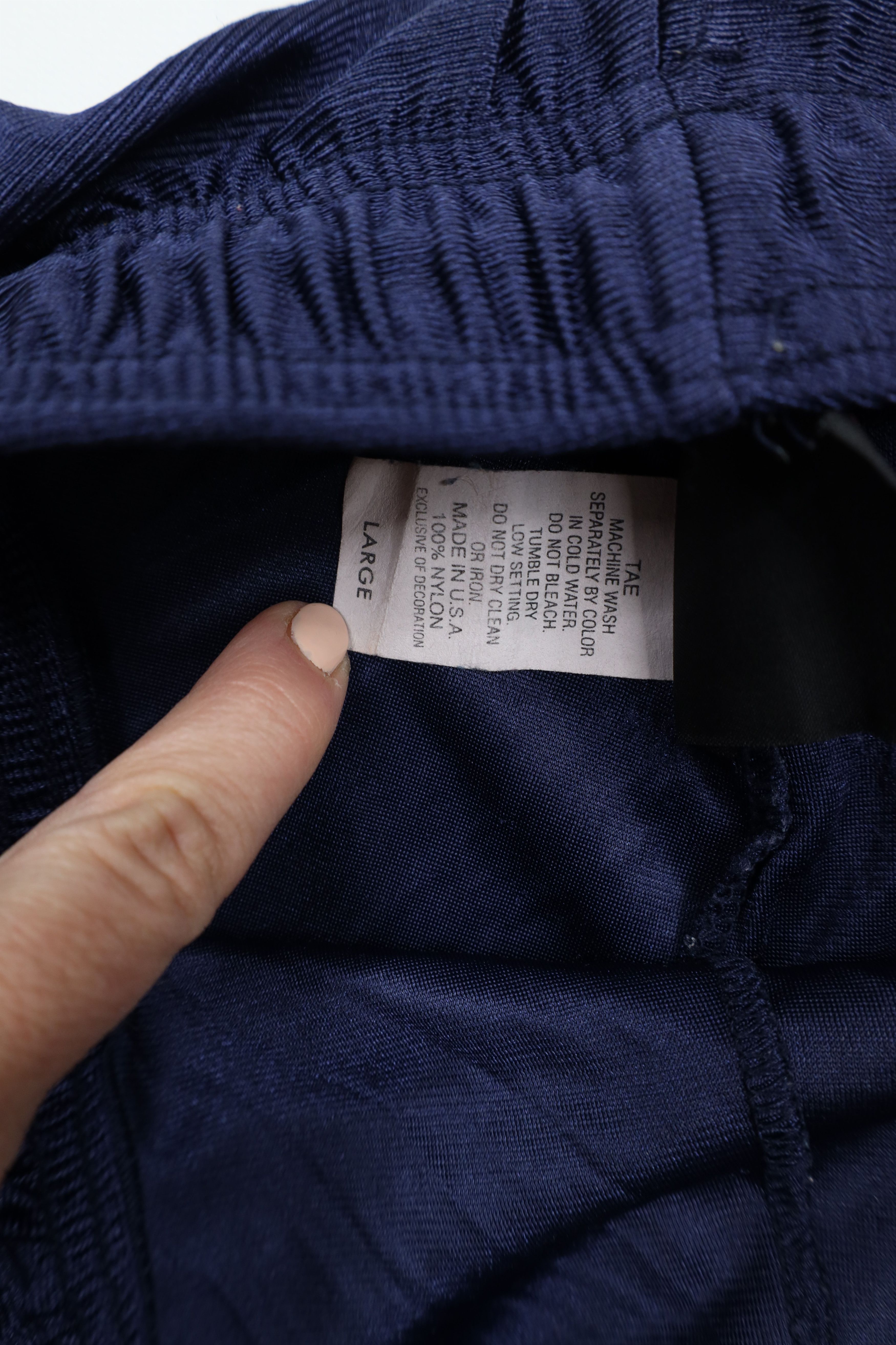 Vintage Vintage 90s Wilson Nylon Basketball Shorts Navy Blue USA Size US 34 / EU 50 - 6 Thumbnail