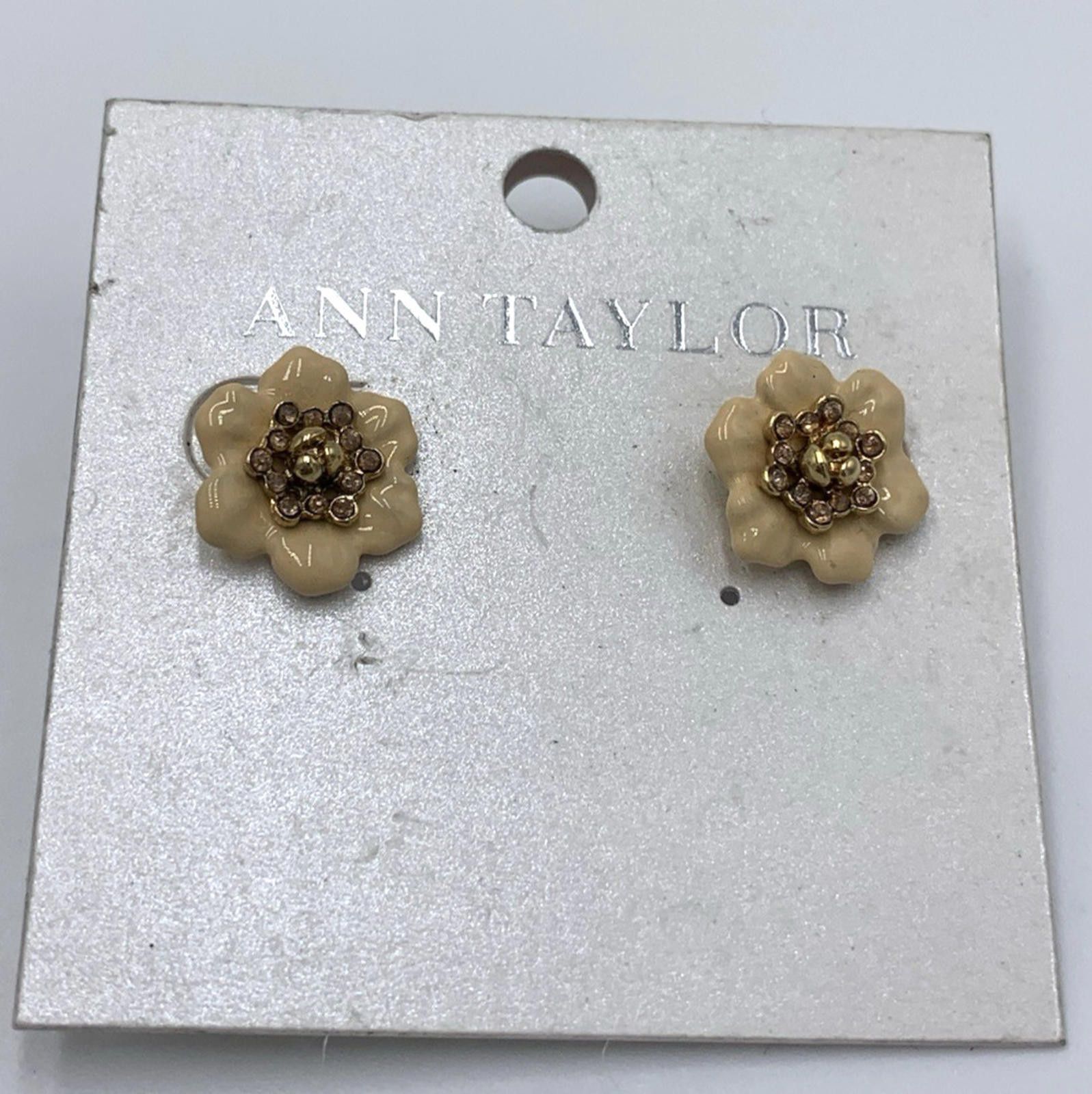 Other Ann Taylor Stretch Enamel Flower Bracelet Earrings Ring Set Size ONE SIZE - 4 Thumbnail