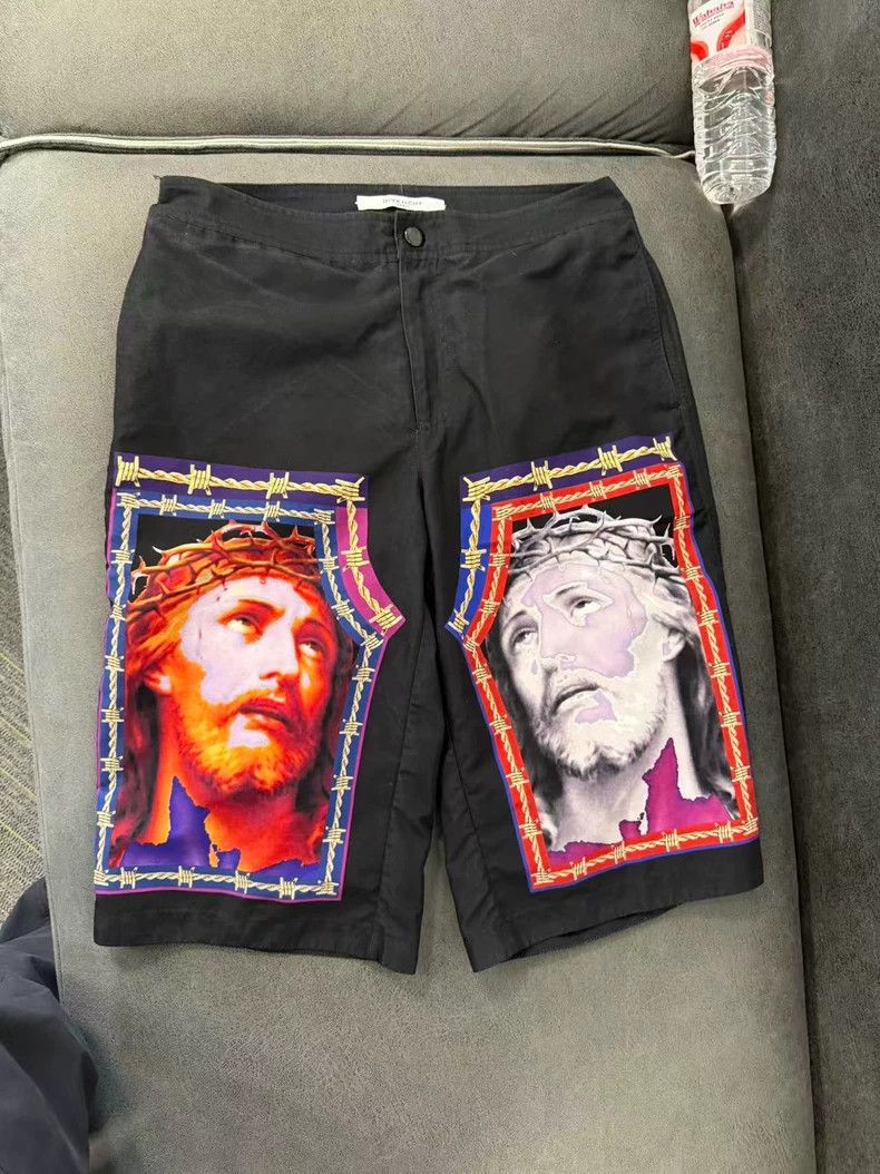 Givenchy Givenchy Black Figure Print Shorts - dmc Size US 26 / EU 42 - 1 Thumbnail