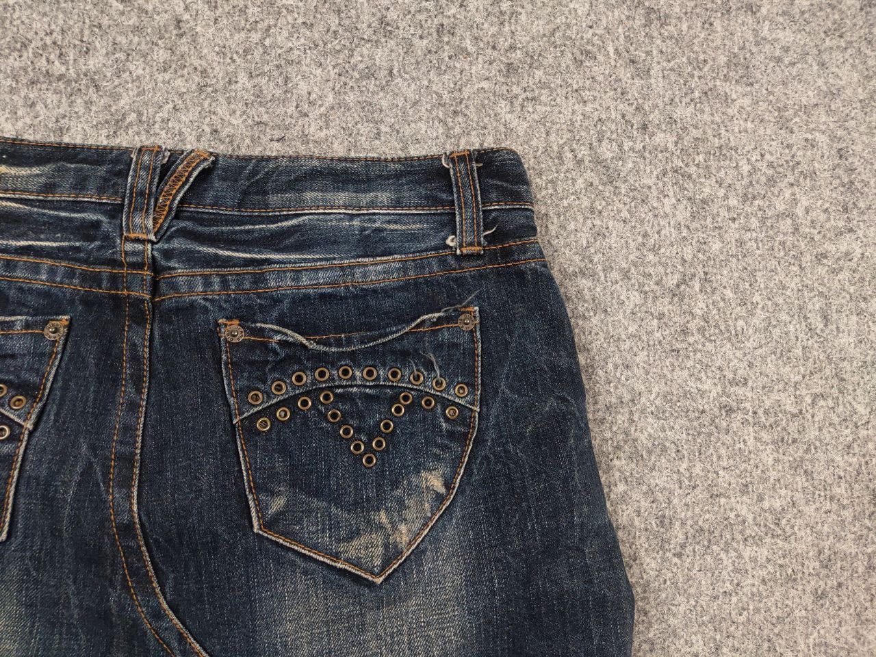 Japanese Brand Vintage Opium Y2K Bondage Distressed Washed Denim Mini Skirt Size 28" / US 6 / IT 42 - 8 Thumbnail