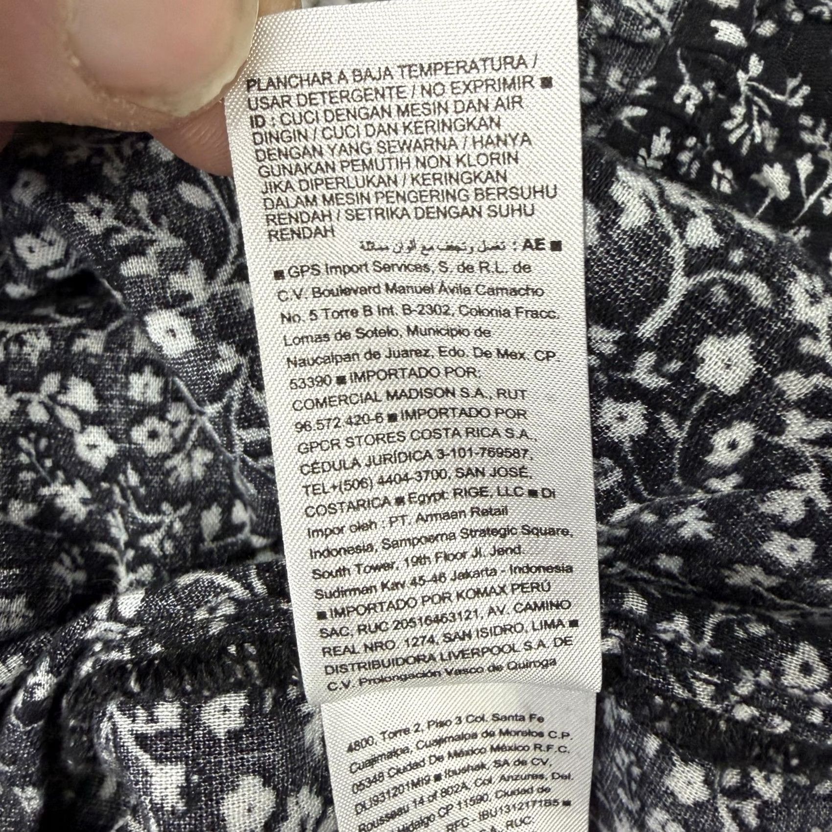 Old Navy Old Navy Blouse XXL Ditsy Floral Prairie Dark Cottagecore Boho Feminine Women Long Sleeve Round Neck Cotton Rayon Black Vintage: No Size XXL / US 16-18 / IT 52-54 - 7 Thumbnail