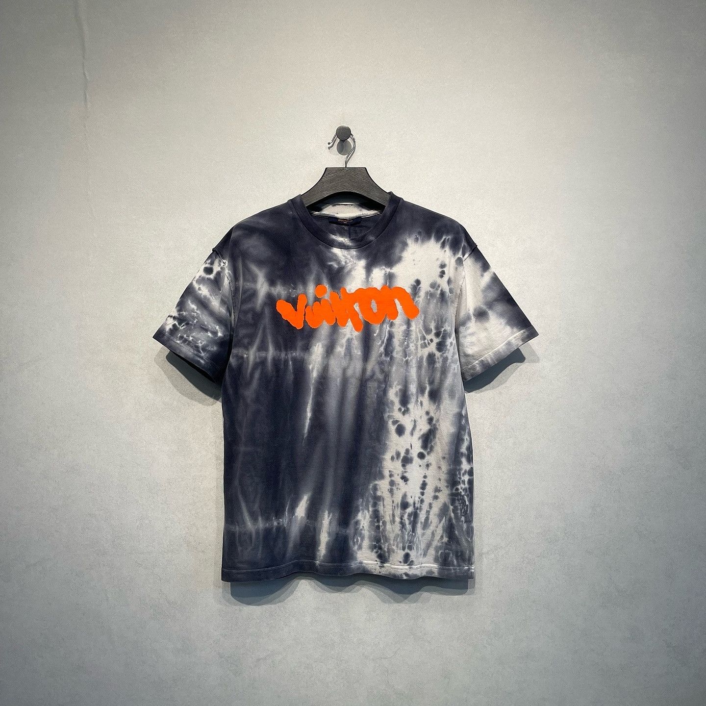Louis Vuitton Louis Vuitton Tie-Dye Logo T-Shirt Size M Size US M / EU 48-50 / 2 - 1 Thumbnail