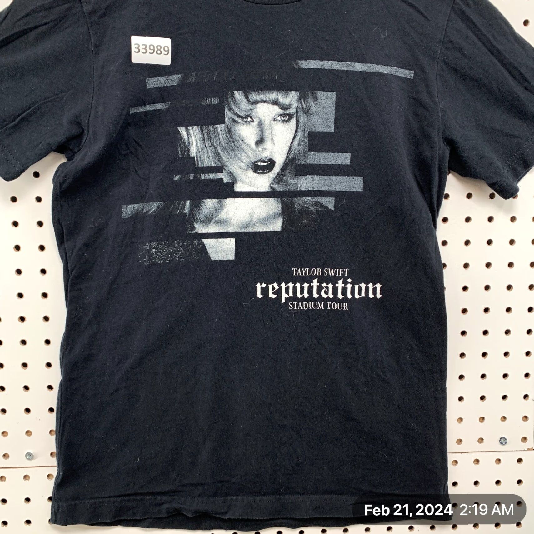 VINTAGE Taylor Swift Reputation Shirt Womens Small Music Pop Tour Concert 17x24.5