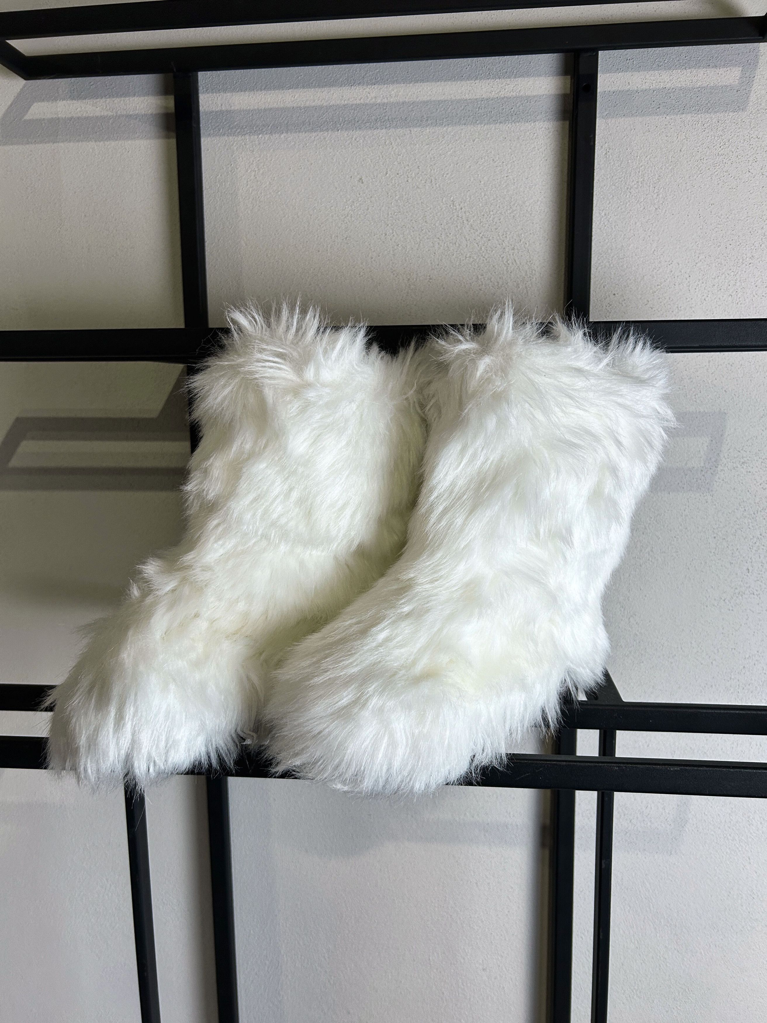 Hysteric Glamour Fur Boots White Fluffy Winter Coquette Y2K Snow Bunny Core Size US 5.5 / EU 38 - 9 Thumbnail