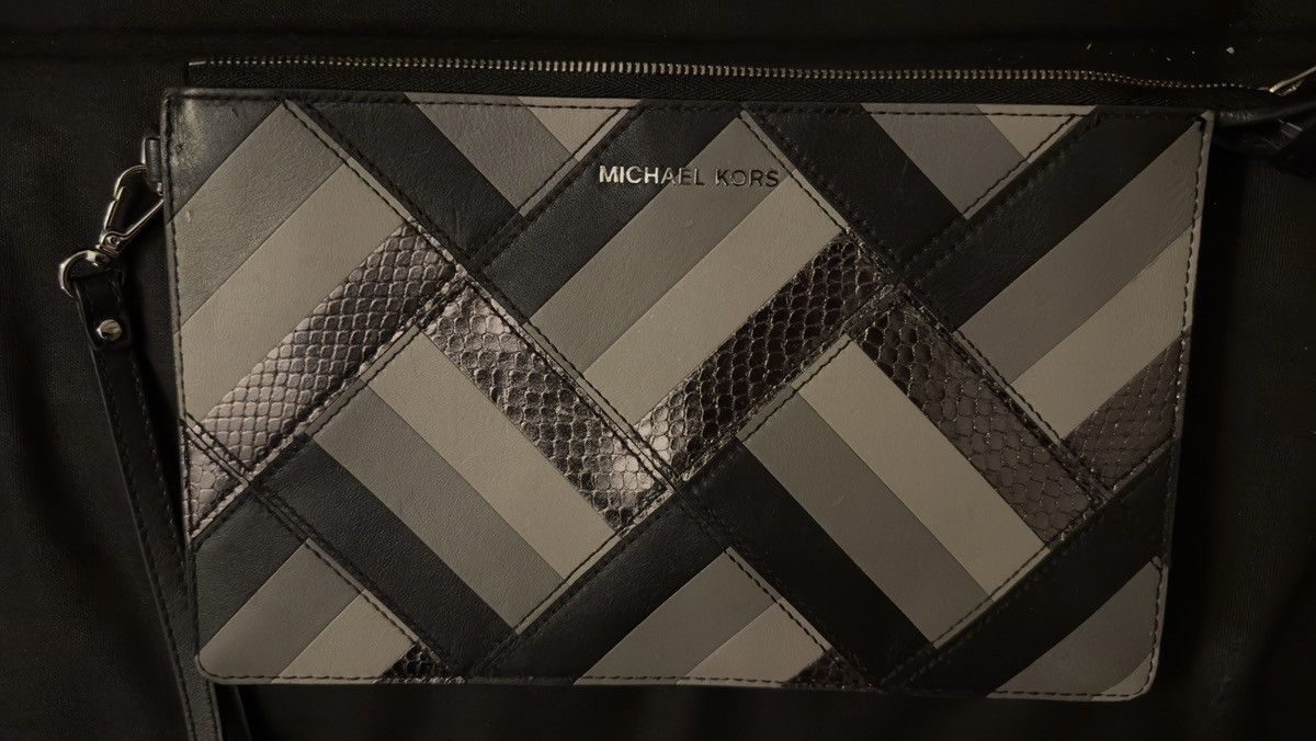 Michael Kors Exclusive Michael Kors Oversized Wristlet Size ONE SIZE - 1 Thumbnail