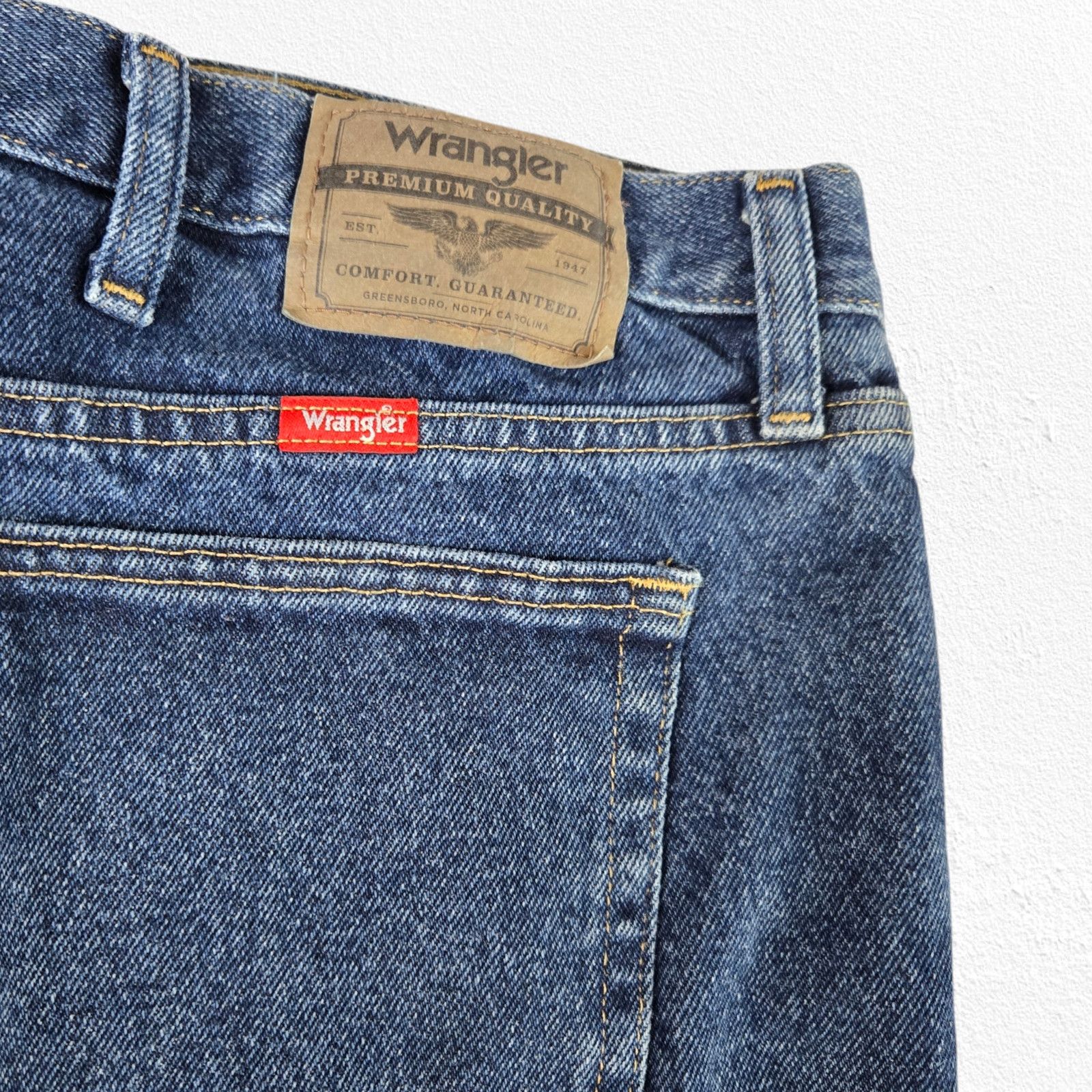 Wrangler 90s Wrangler Dark Wash Relaxed Straight Jeans Size 40 x 32 Size US 40 / EU 56 - 7 Thumbnail