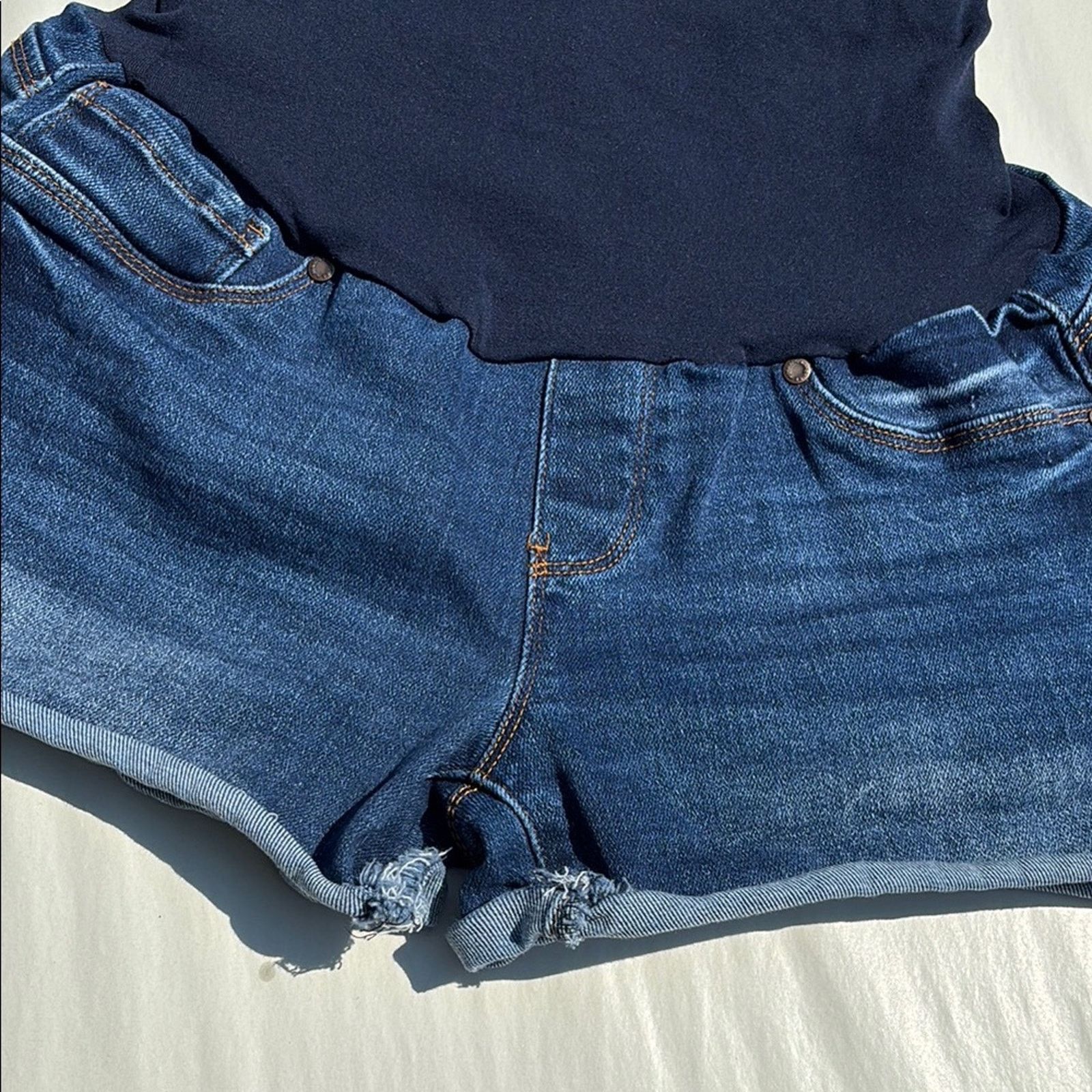 The Unbranded Brand Haute Mama High-Waisted Denim Maternity Shorts Large Size 32" / US 10 / IT 46 - 2 Thumbnail
