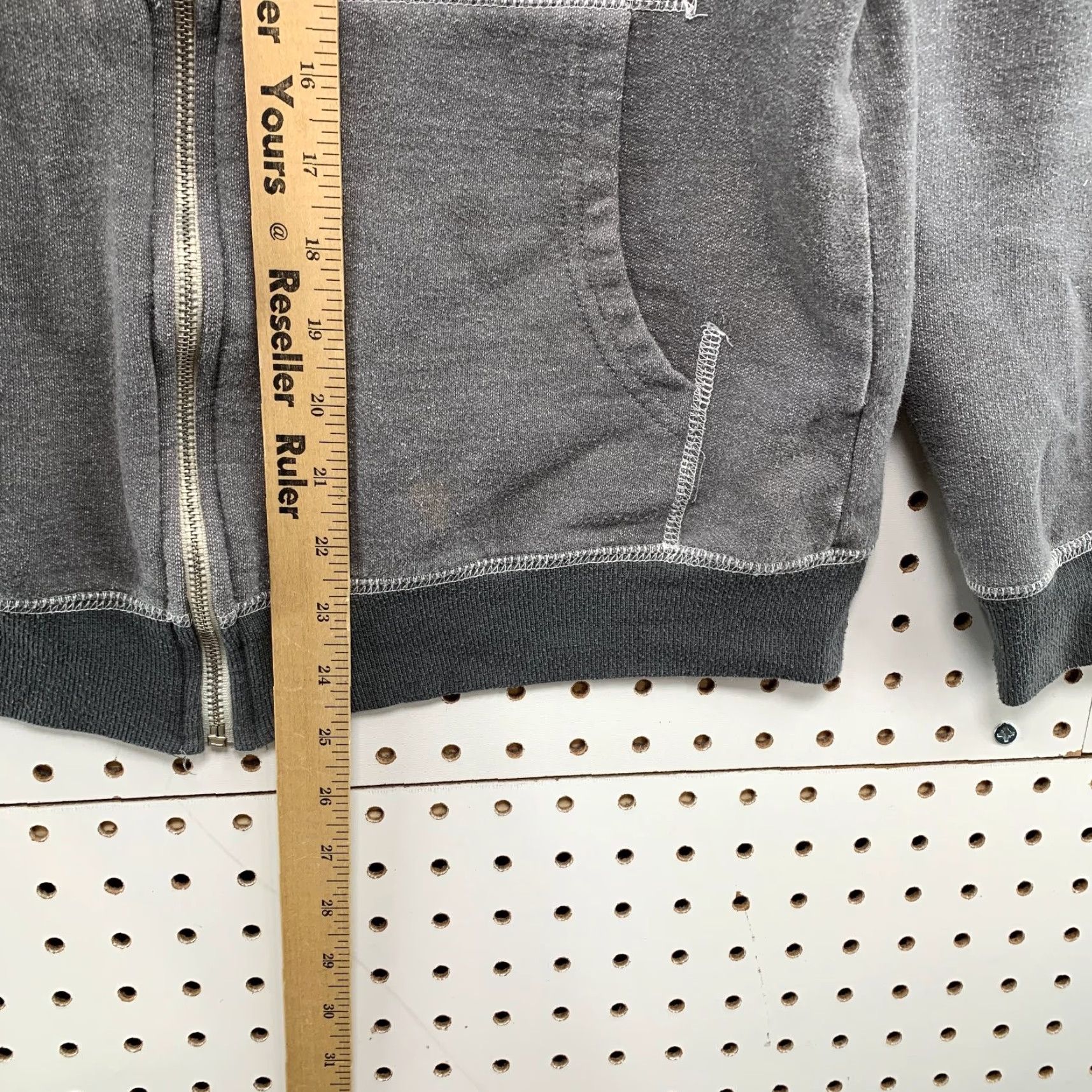 Vintage VINTAGE Dave Matthews Band Hoodie Sweatshirt Mens S Gray Music Charlottesville Size US S / EU 44-46 / 1 - 7 Thumbnail