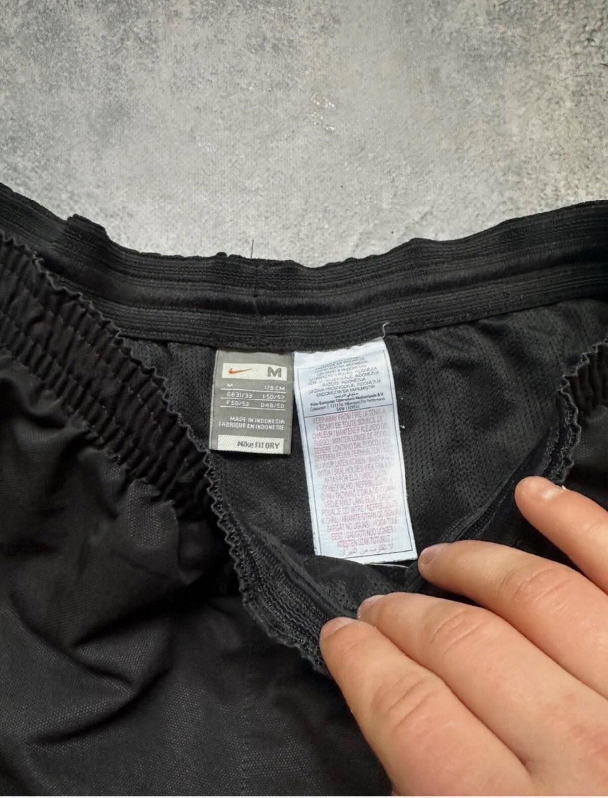 Nike Vintage Nike Manchester United Shorts Sz M Size US 32 / EU 48 - 4 Thumbnail