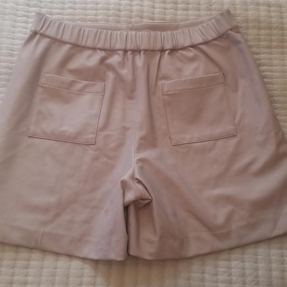 Designer Halogen Lavender Shorts Size 1 Size 30" / US 8 / IT 44 - 2 Thumbnail