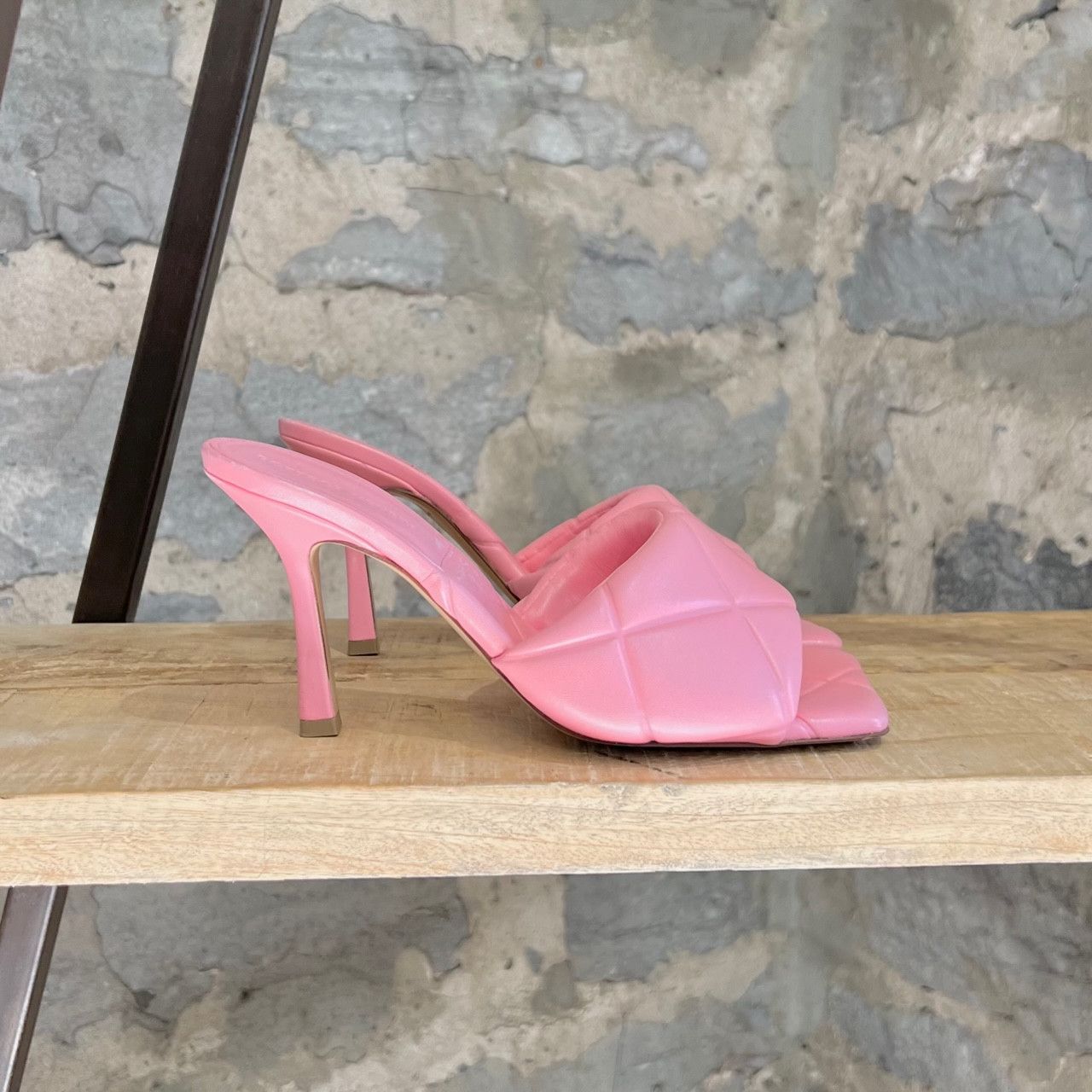Bottega Veneta Bottega Veneta Blossom Pink Leather The Rubber Lido Sandals Size US 7.5 / IT 37.5 - 2 Thumbnail
