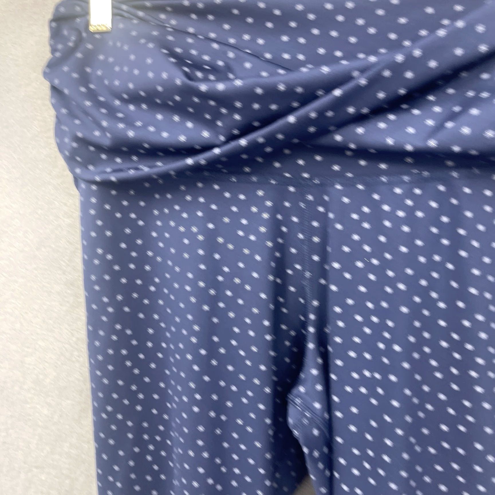 Nike Nike Yoga Pants Womens Large Blue Polka Dot Stretch Athleisure Yoga Dots Twist 7/8 Pants Mens, Womens, Girls, Boys (adjusted) Size 36" / US 14 / IT 50 - 4 Thumbnail