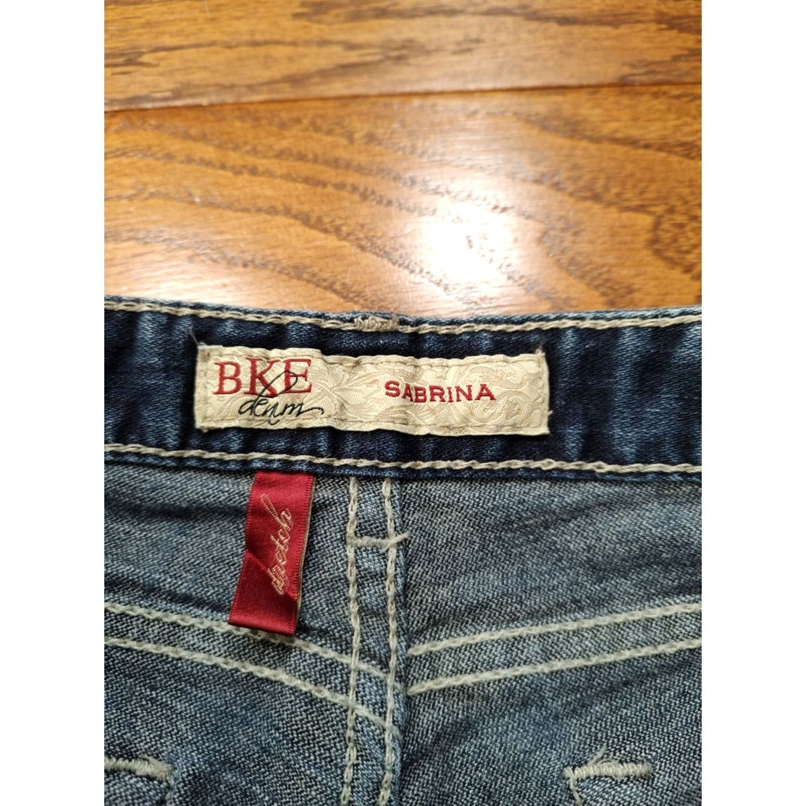 Vintage Buckle BKE Sabrina Low Rise Bootcut Jeans Women 27 Blue Denim Slim 5-Pocket Logo Embroidered Zipper Pocket Machine Washable Regular XS? Size 27" / US 4 / IT 40 - 6 Thumbnail