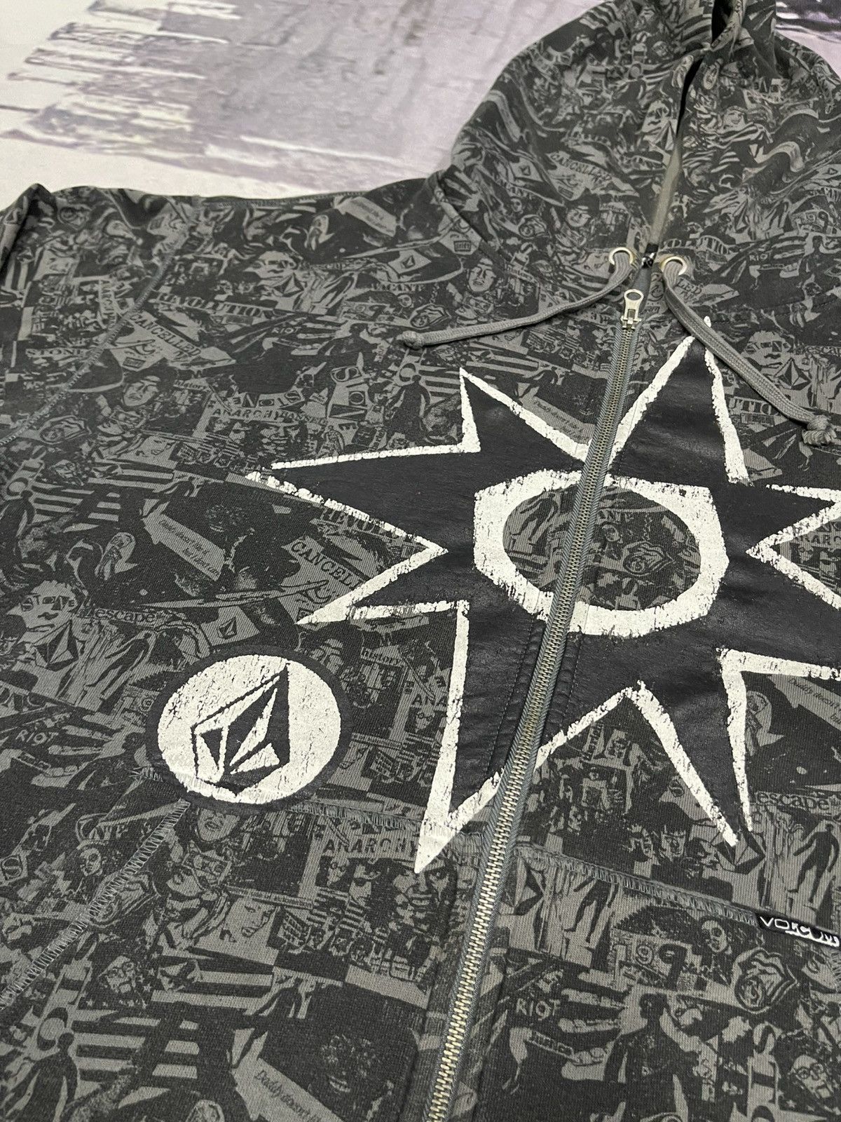 Volcom 2000s VOLCOM ANARCHY REVOLUTION OVP HOODIE ZIPPER RARE Size US XL / EU 56 / 4 - 8 Thumbnail