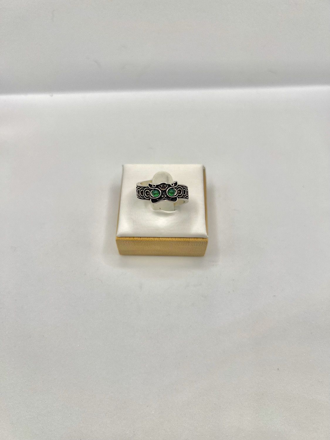 Jewelry x Jw Chinese Pixiu Green Jade Silver Ring - Size 6, Men's