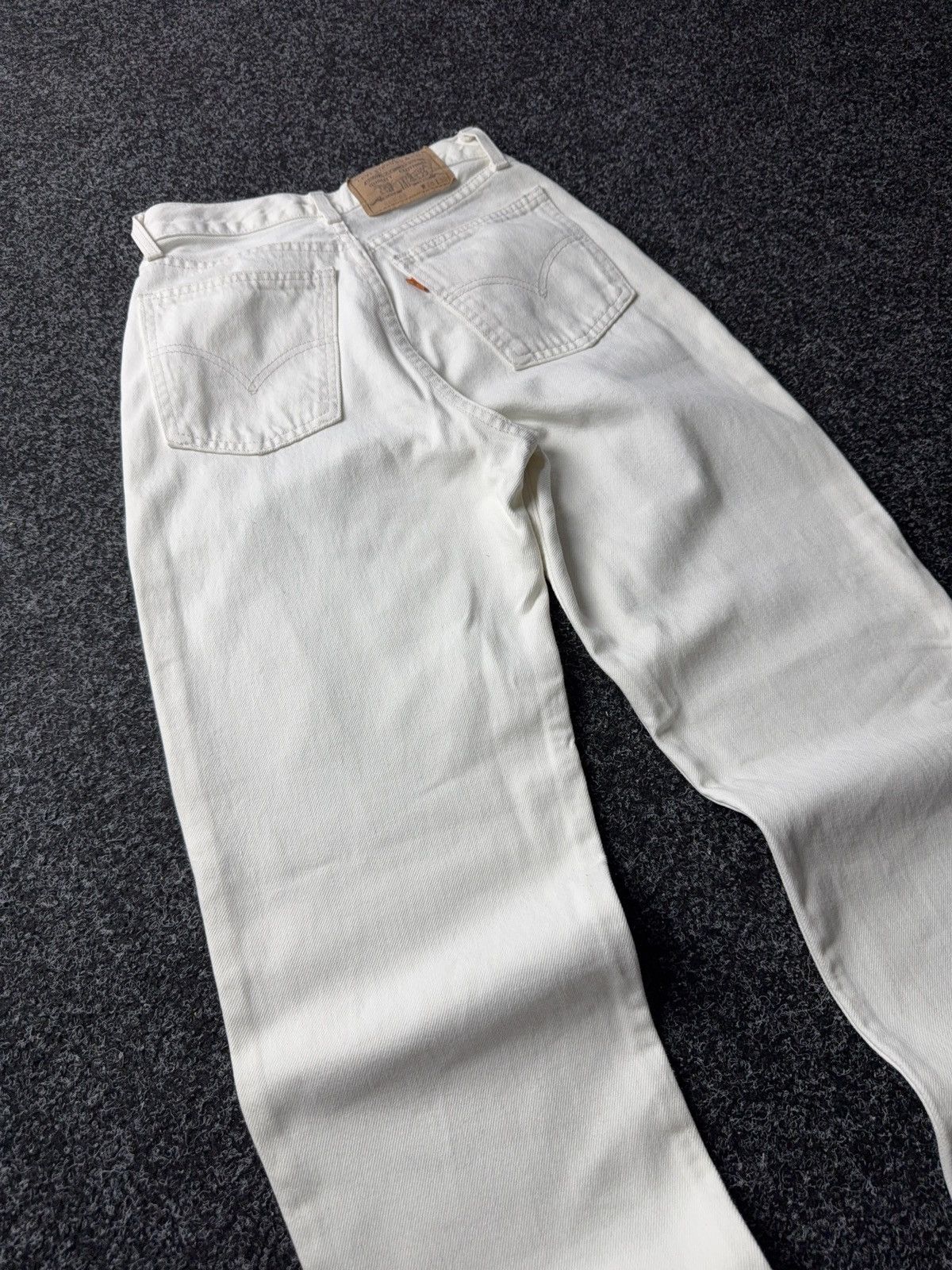 Levi's Vintage Clothing Vintage Levi’s 501 White Denim Jeans Orange Tab W25 L32 Size 25" / US 0 / IT 36 - 17 Thumbnail