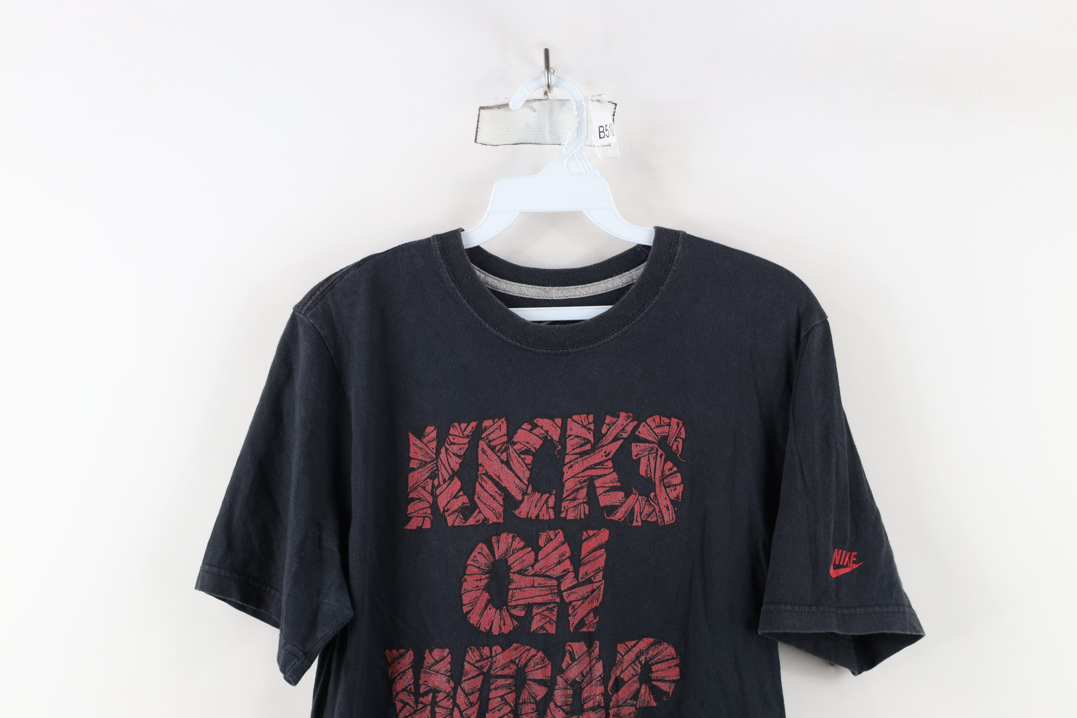 Nike × Vintage Vintage Y2K Nike Halloween Mummy Kicks On Wrap T-Shirt Size US S / EU 44-46 / 1 - 2 Thumbnail