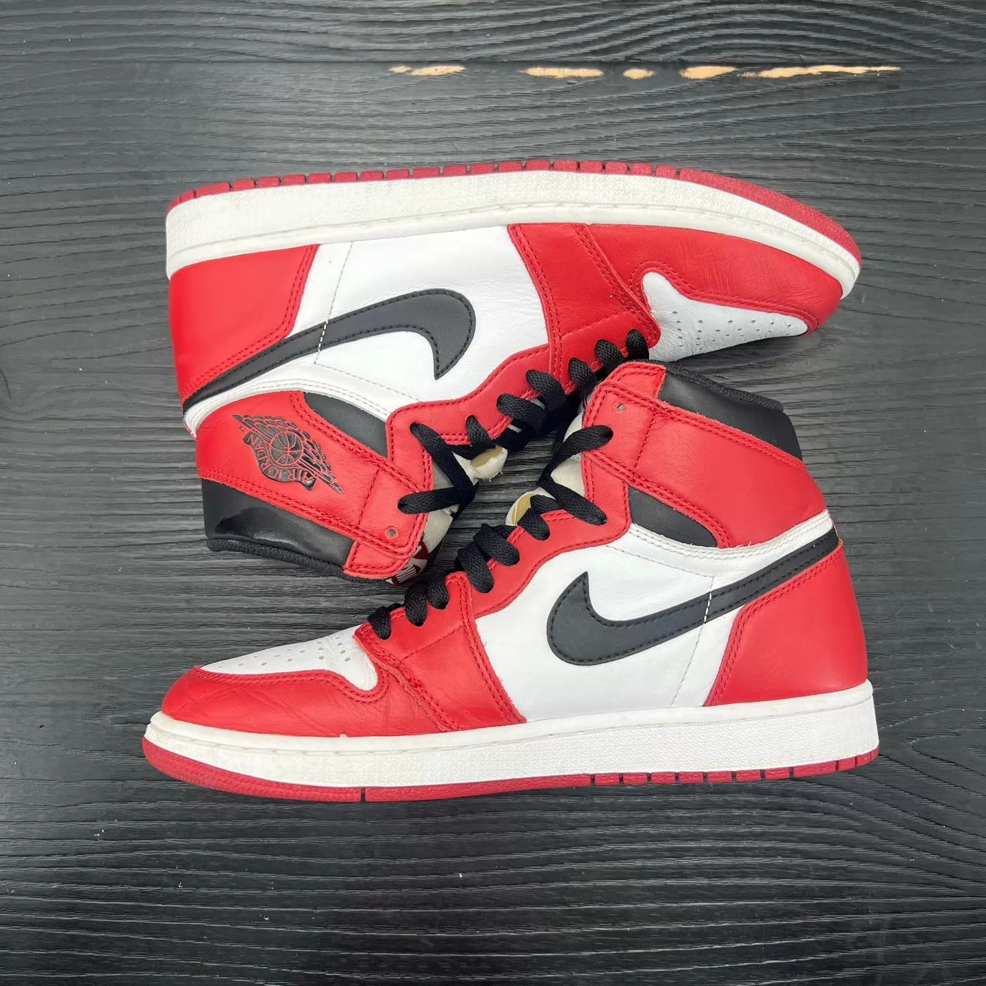 Nike AJ1 Chicago 2015 Size 42.5 Like New With Box Size US 9 / EU 42 - 2 Thumbnail