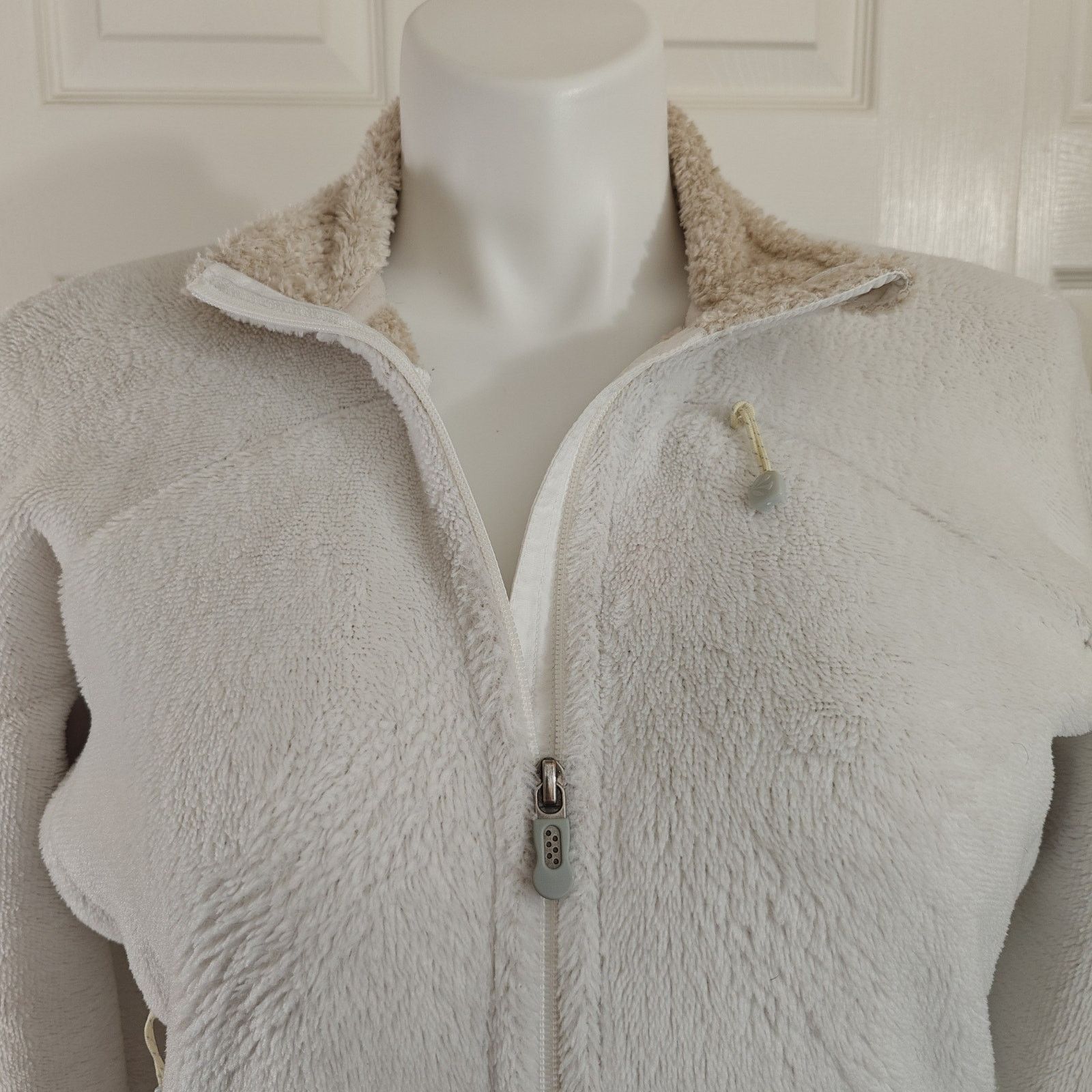 Patagonia W's Patagonia Cream Regulator R4 Fleece Jacket sz L Size L / US 10 / IT 46 - 3 Thumbnail