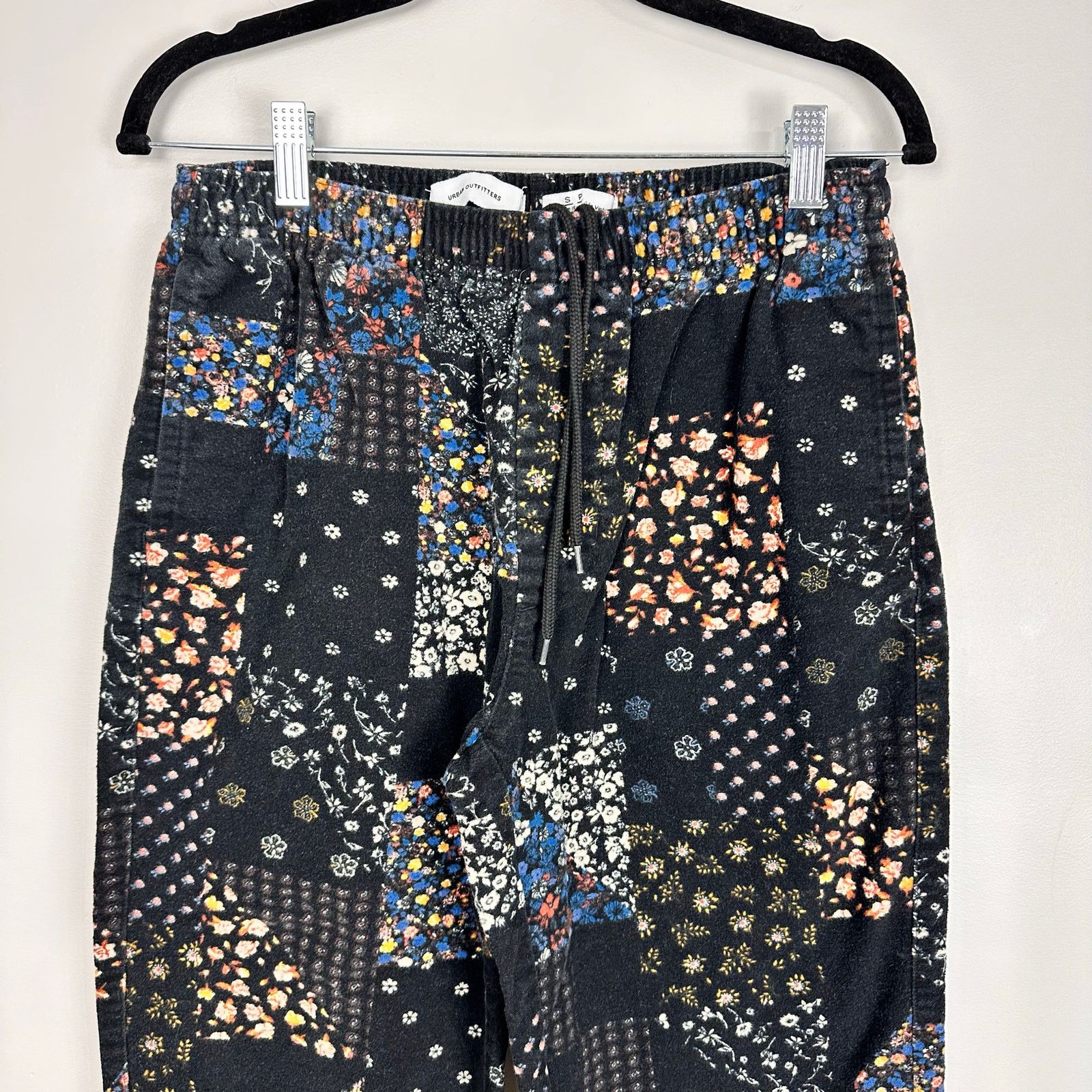 Urban Outfitters UO Mens Patchwork Floral Pattern Beach Casual Pant Sz Small Size US 26 / EU 42 - 6 Thumbnail