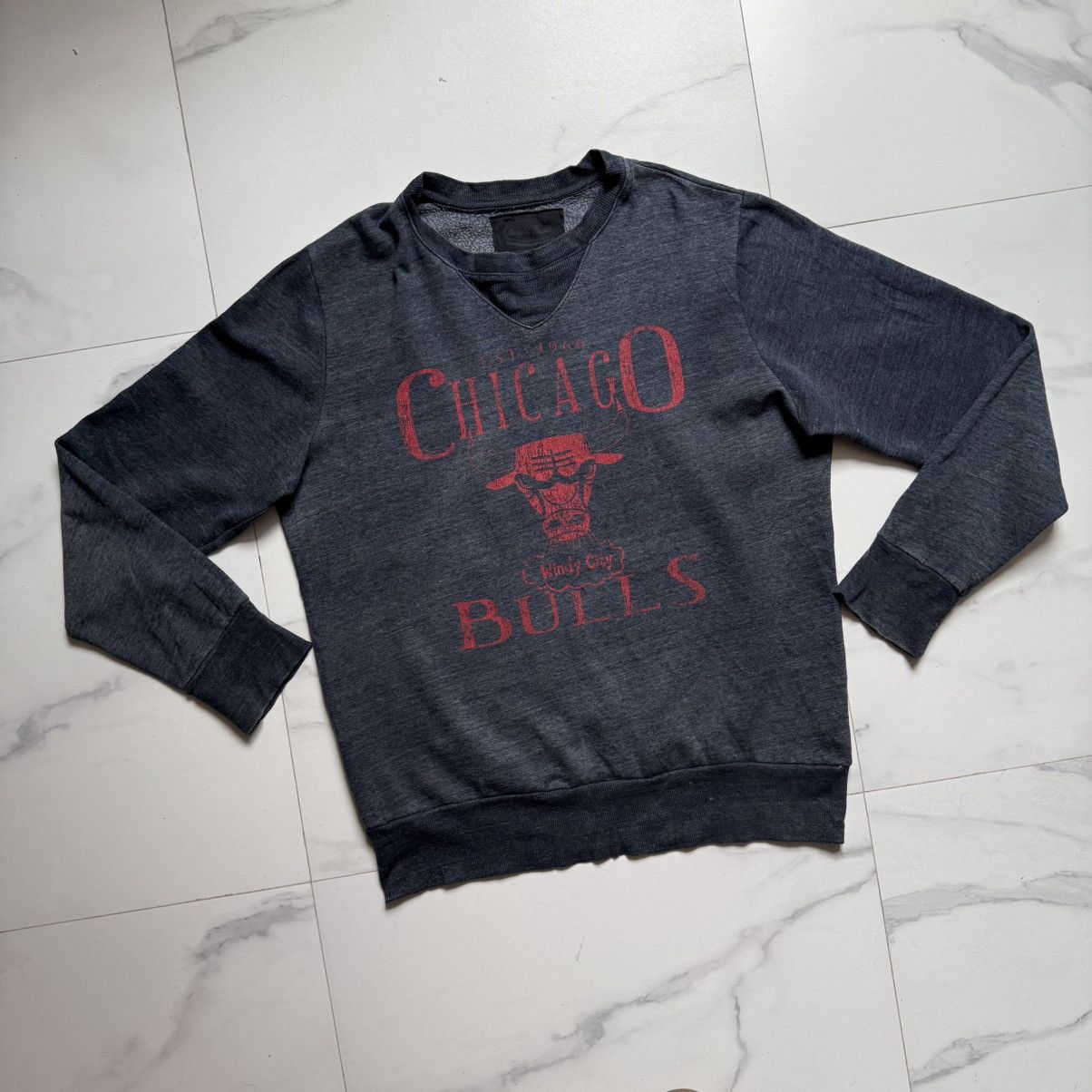 Majestic Vintage 90s Chicago Bulls Distressed Sweatshirt Size US L / EU 52-54 / 3 - 3 Thumbnail