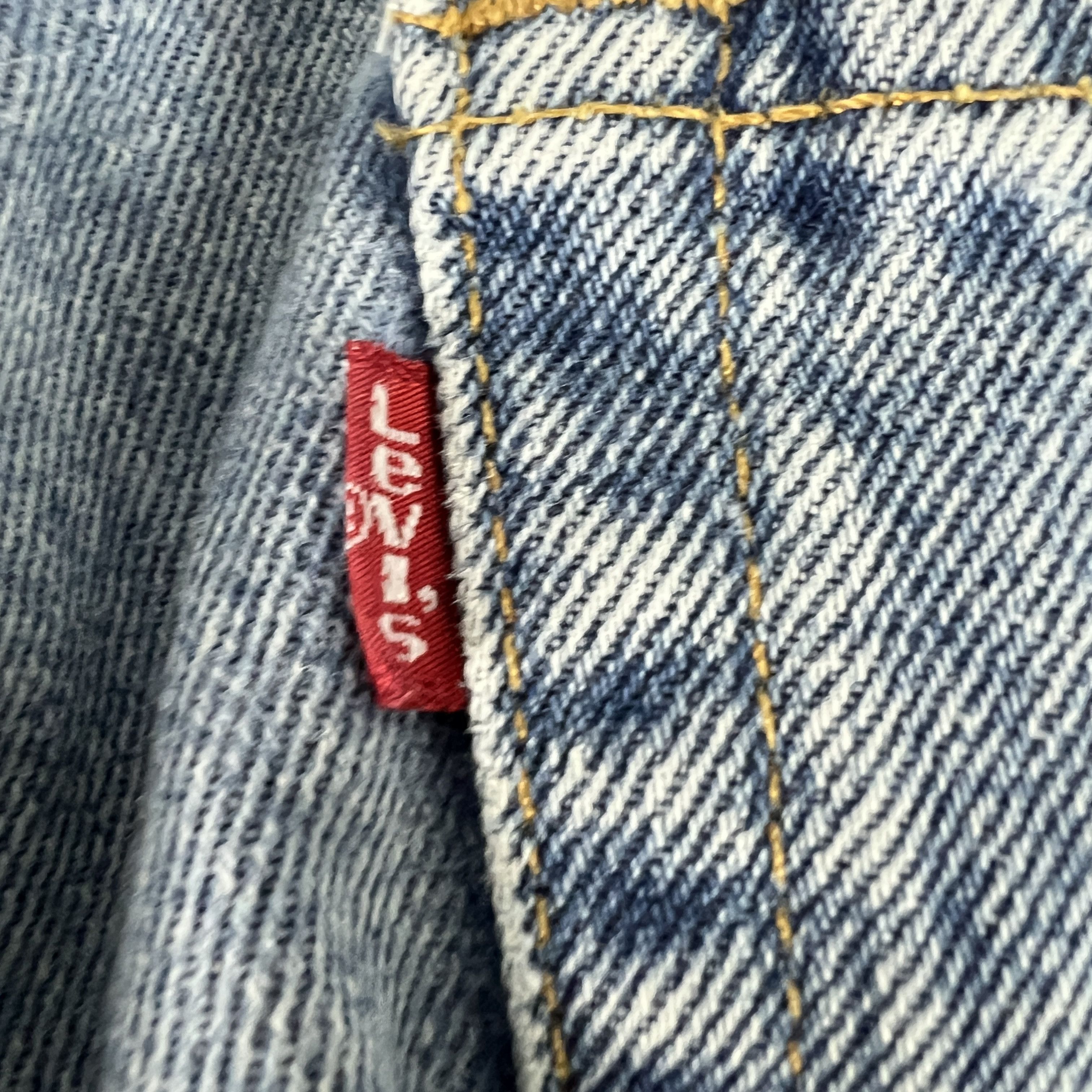 Levi's × Vintage Y2K Levi's Jeans 560 Comfort Loose Tapered Blue Faded Denim Size US 33 - 11 Thumbnail
