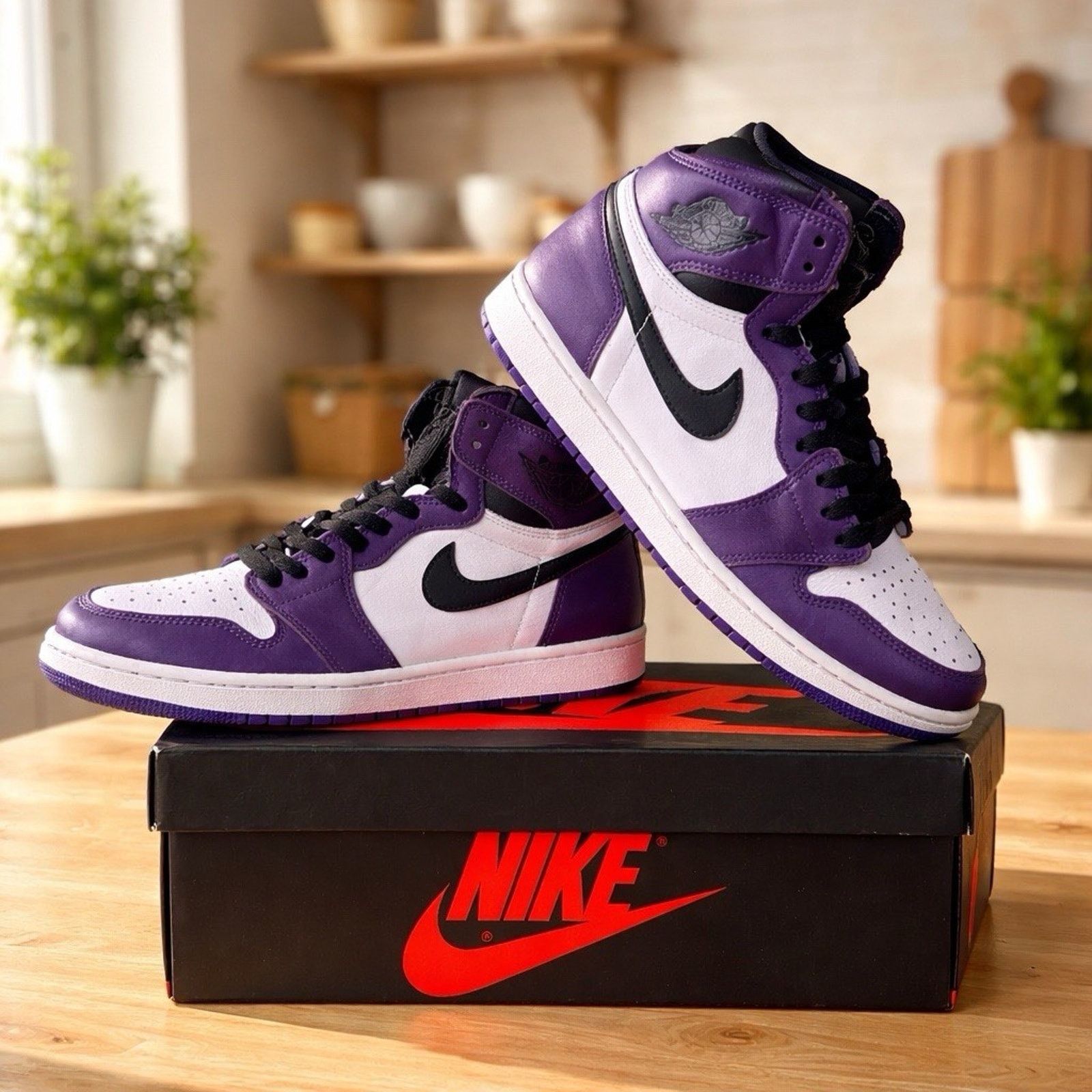 Size 9.5 Men Jordan 1 Retro High OG Court Purple 555088-500
