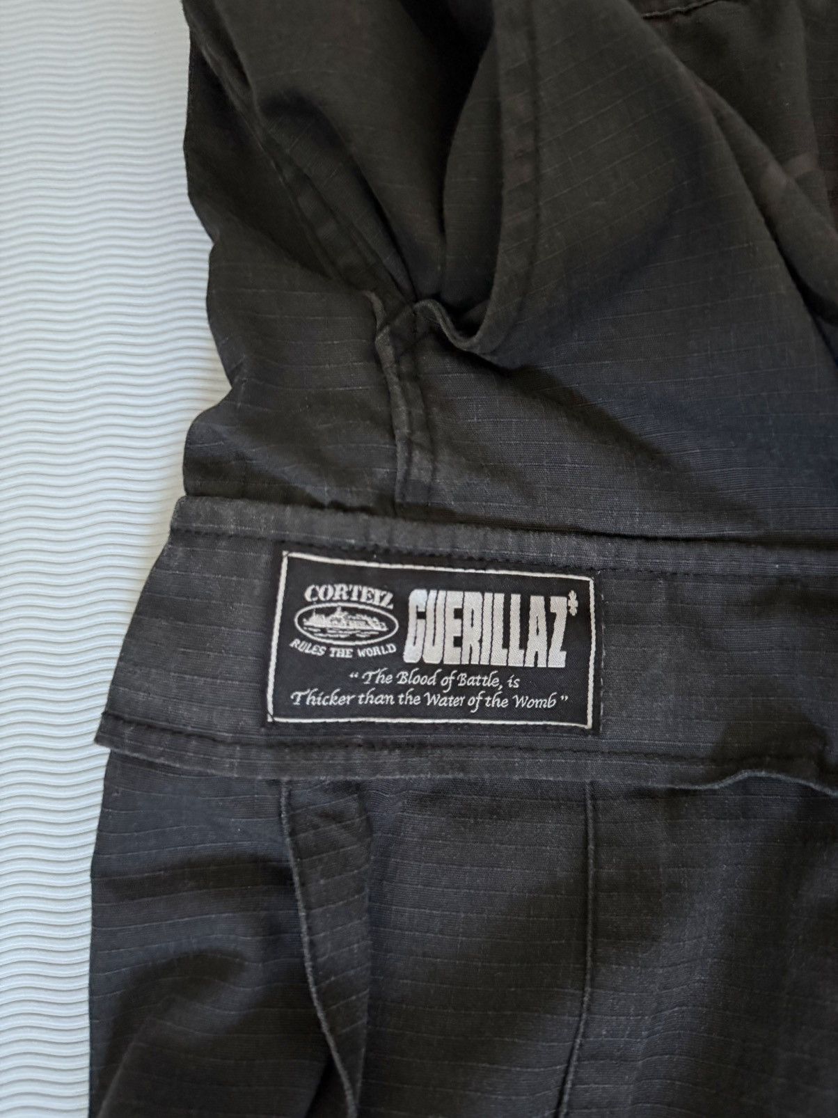 Corteiz CORTEIZ GUERILLAZ CARGOS TRIPLE BLACK Size US 30 / EU 46 - 2 Thumbnail