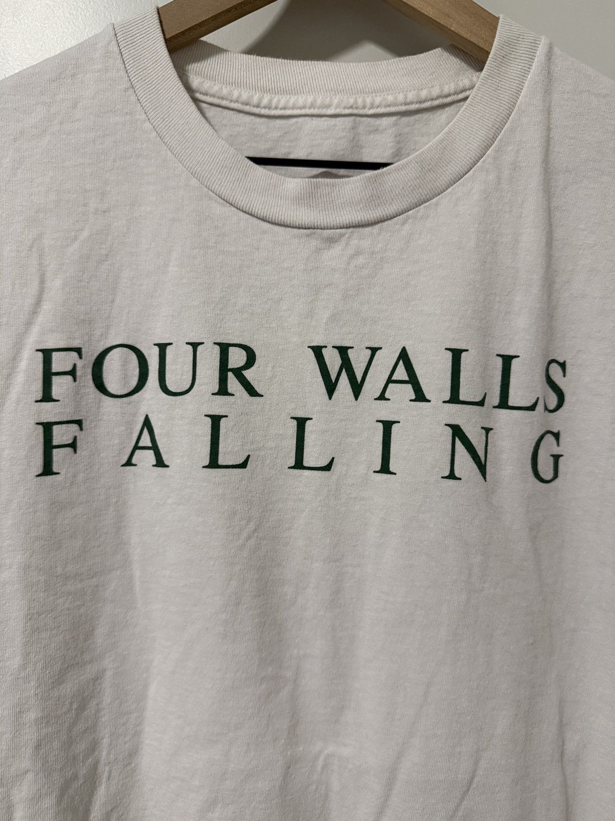Band Tees FOUR WALLS FALLING Size US XL / EU 56 / 4 - 2 Thumbnail