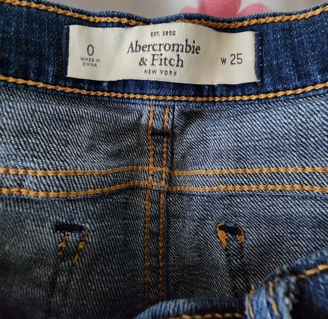 Abercrombie & Fitch Abercrombie & Fitch Rhinestone Destroyed Jean Shorts 0 Size 25" / US 0 / IT 36 - 2 Thumbnail