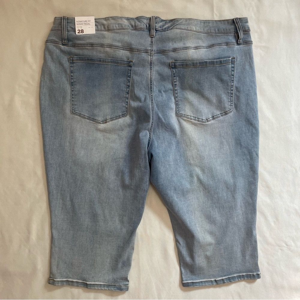 Other NWT New Lane Bryant Signature Fit Pedal Light Wash Jean Siz Size 42" / US 20 - 4 Thumbnail