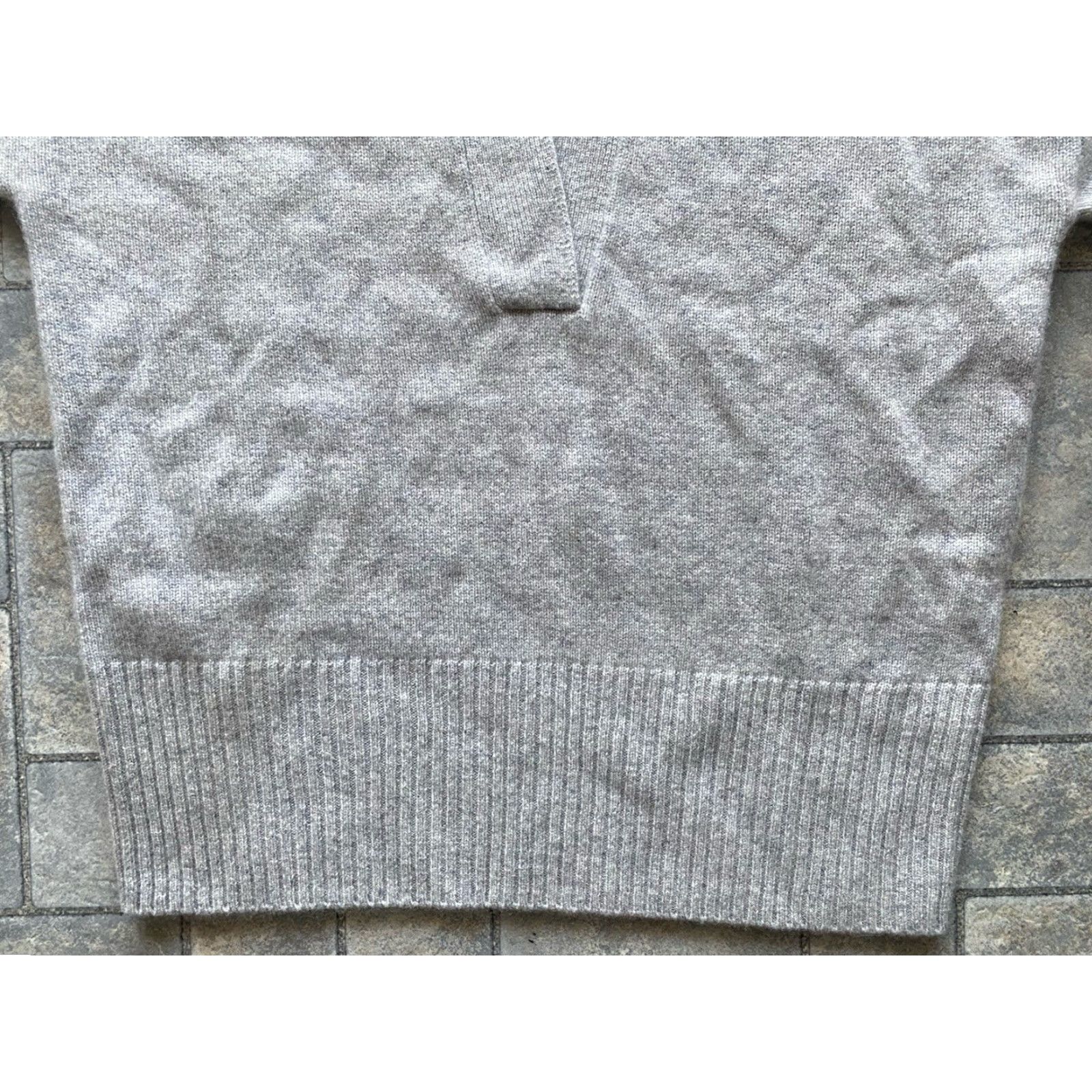 Banana Republic VINTAGE Banana Republic WOMENS XS 100% Cashmere Polo Sweater Light Grey NWT 00 Size XS / US 0-2 / IT 36-38 - 3 Thumbnail