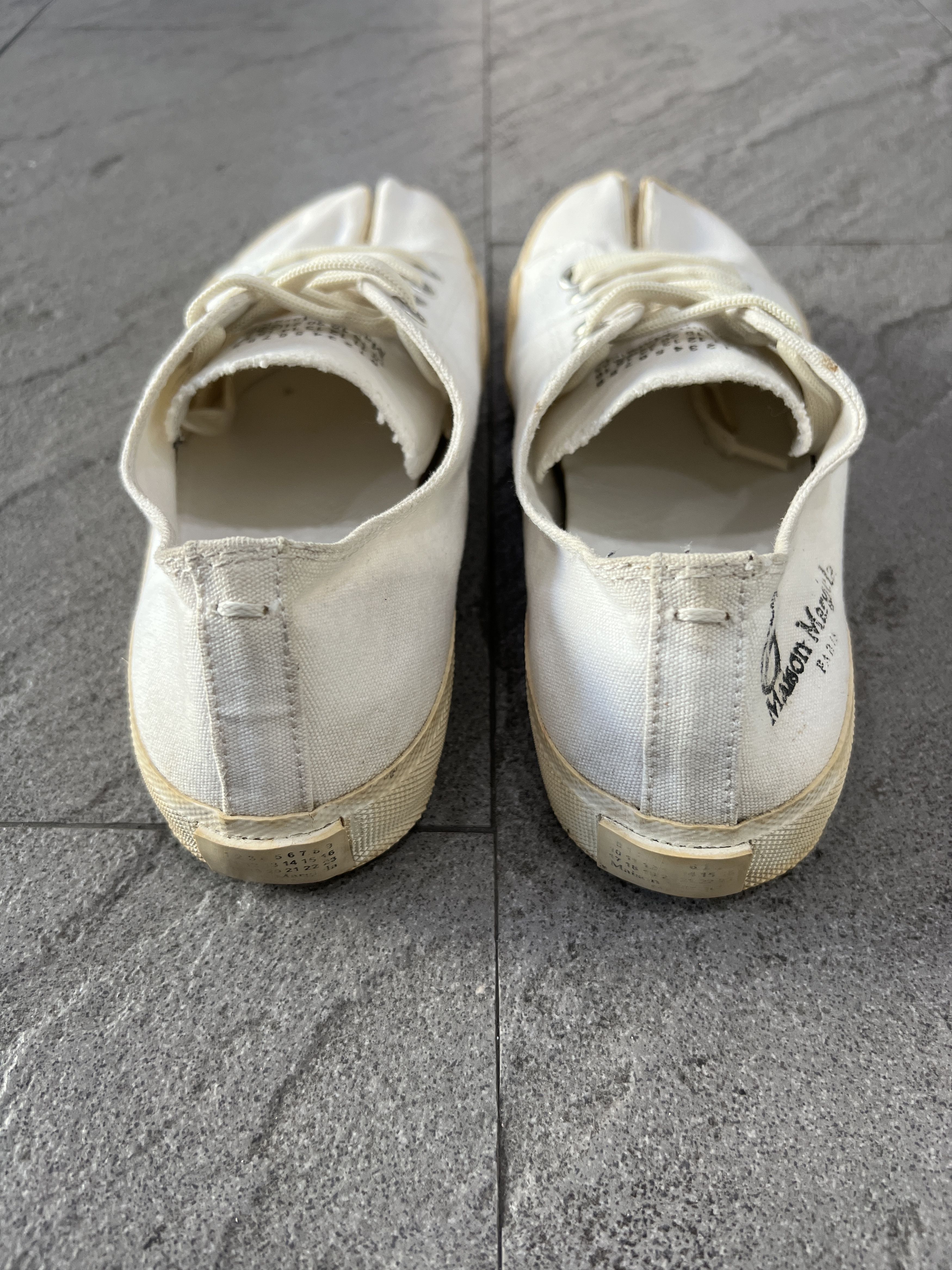 Maison Margiela Maison Margiela Tabi Canvas Low Top Sneaker White Gum EU40 Size US 7 / EU 40 - 7 Thumbnail