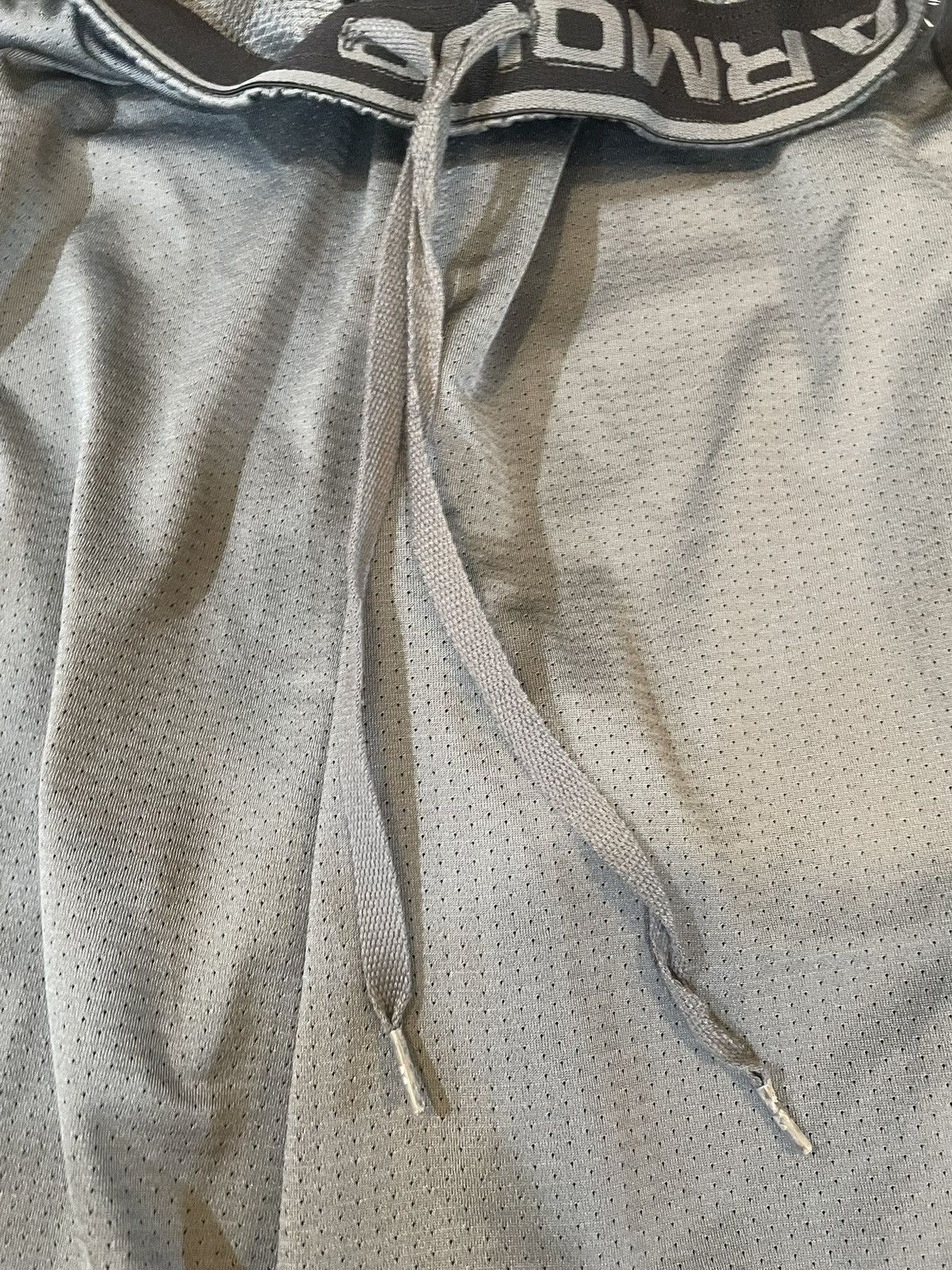 Under Armour Gray with black athletic shorts with drawstring Size US 30 / EU 46 - 4 Thumbnail