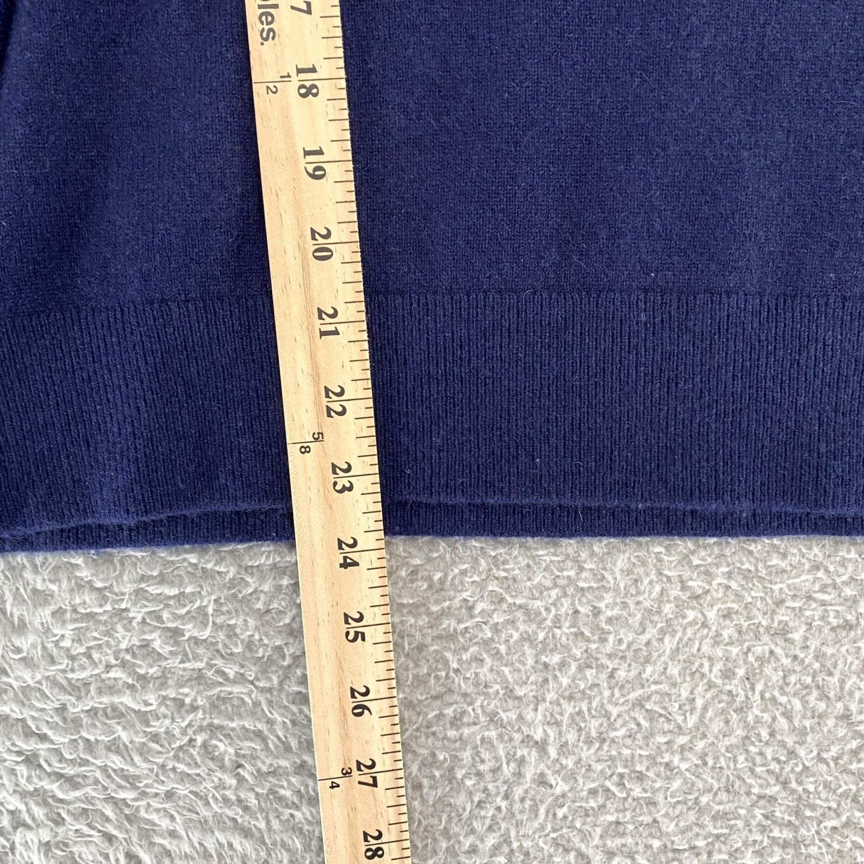 Quince Quince Cashmere Sweater Womens M Navy Blue V-Neck Quiet Luxury Soft Knit Pullover Long Sleeve Solid Knit All Seasons Lightweight Size M / US 6-8 / IT 42-44 - 4 Thumbnail
