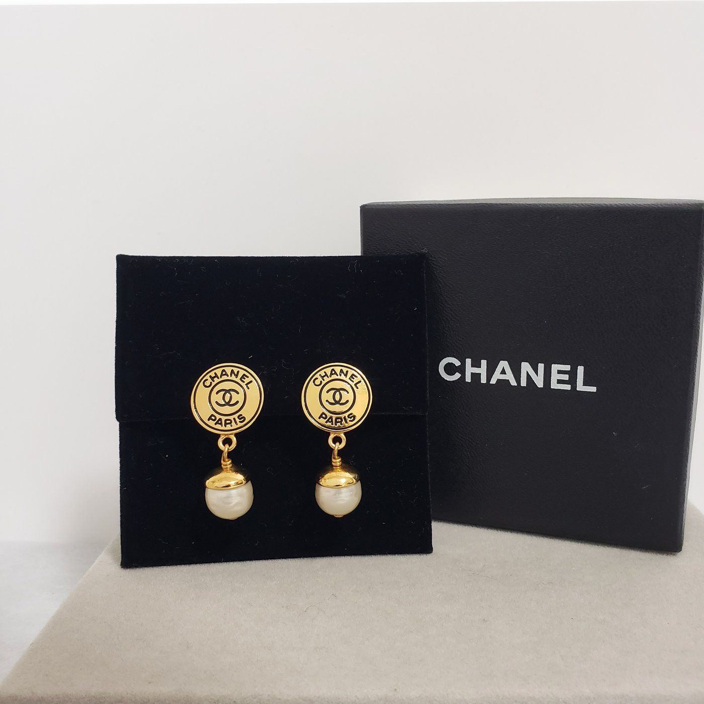 Chanel Chanel Paris CC Faux Pearl Dangle Clip On Size ONE SIZE - 4 Thumbnail