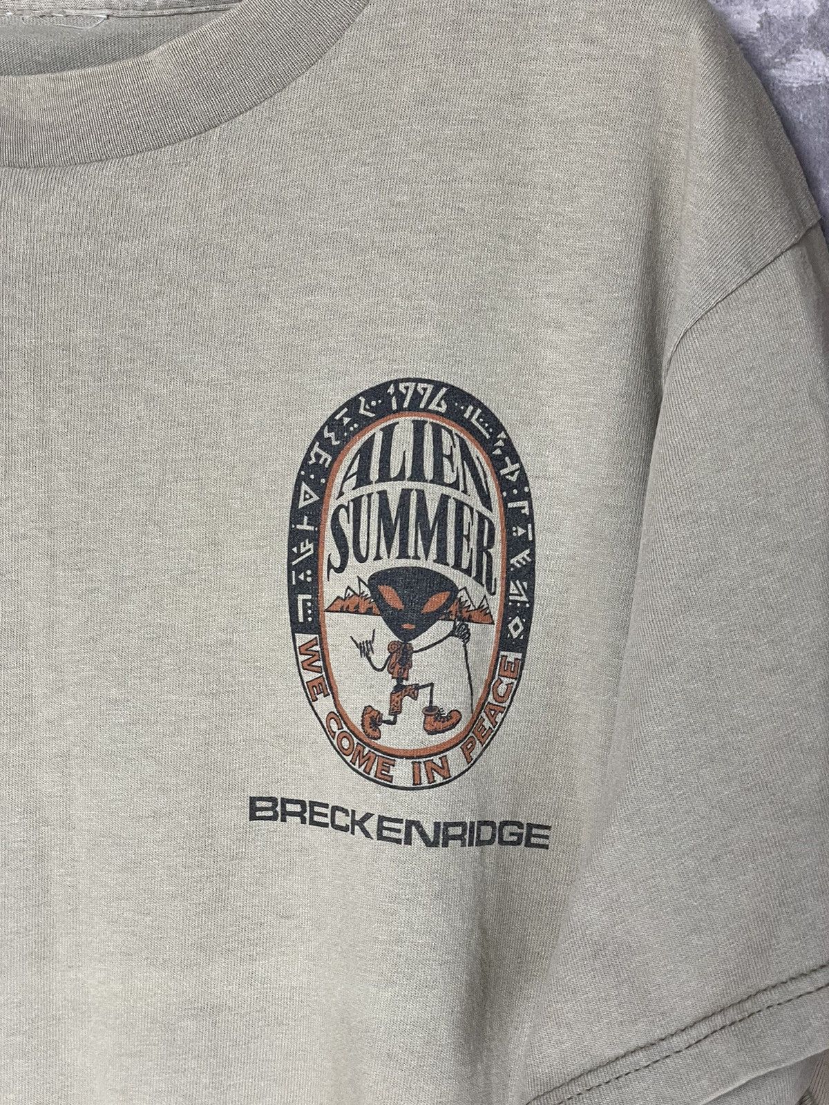 Vintage Vintage Y2K Crazy 1996s Big Logo Alien Summer T shirt Size US L / EU 52-54 / 3 - 11 Thumbnail