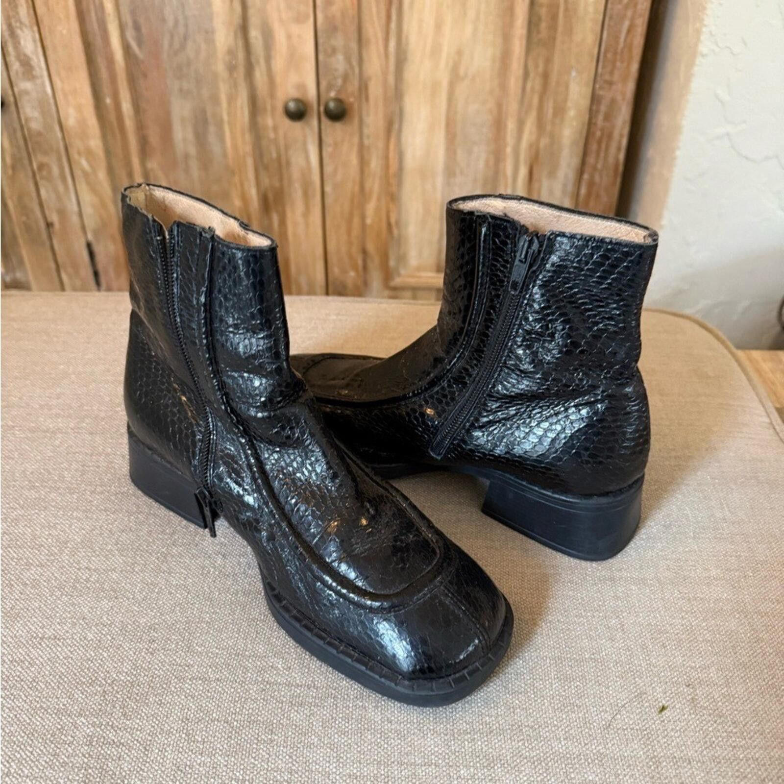 Moschino Moschino Patent Snake Embossed Ankle Boots Logo Italy 38 Size US 7.5 / IT 37.5 - 4 Thumbnail