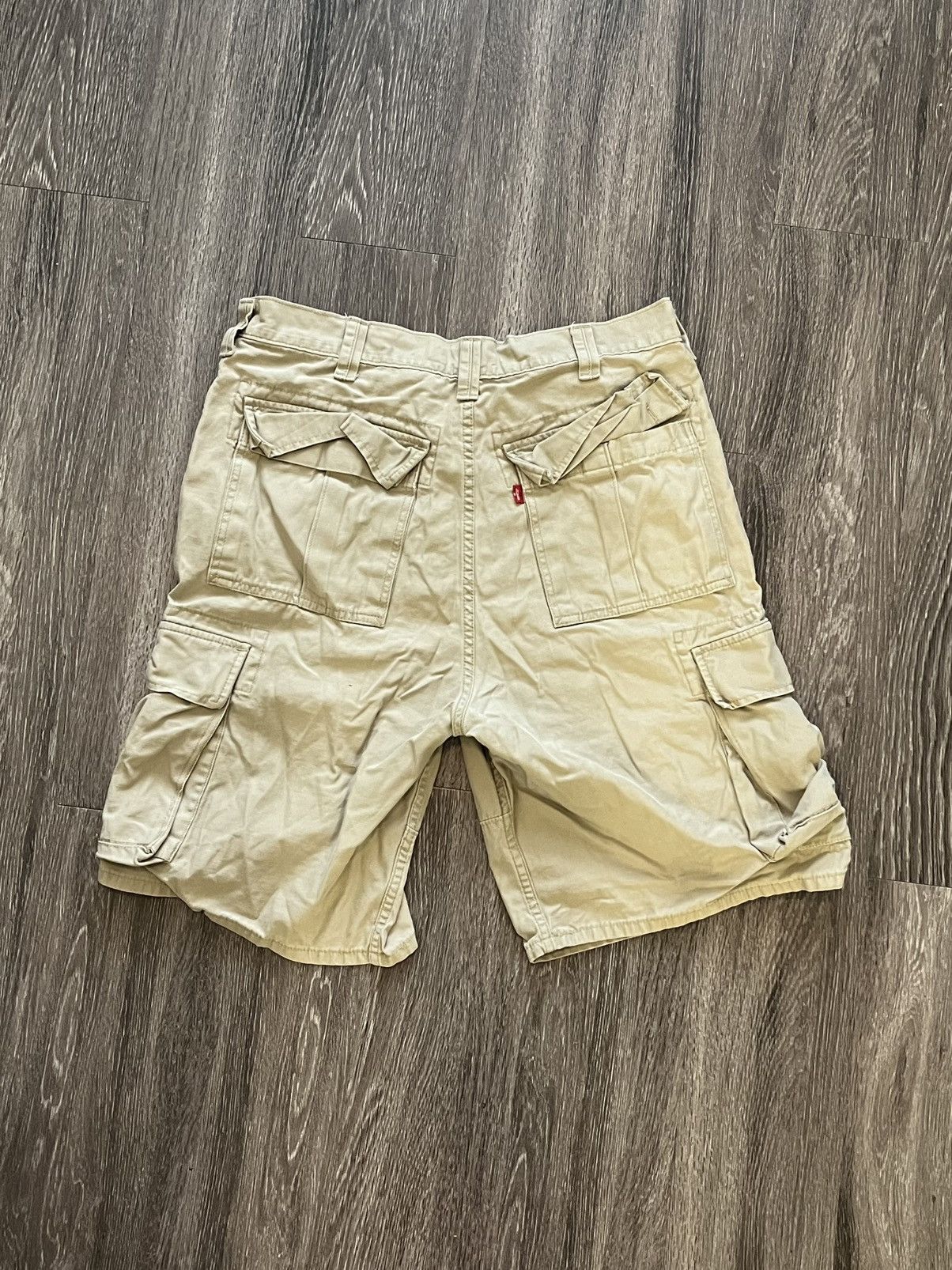 Levi's Tan vintage Levi’s workwear baggy cargo shorts Size 34W Size US 34 / EU 50 - 3 Thumbnail