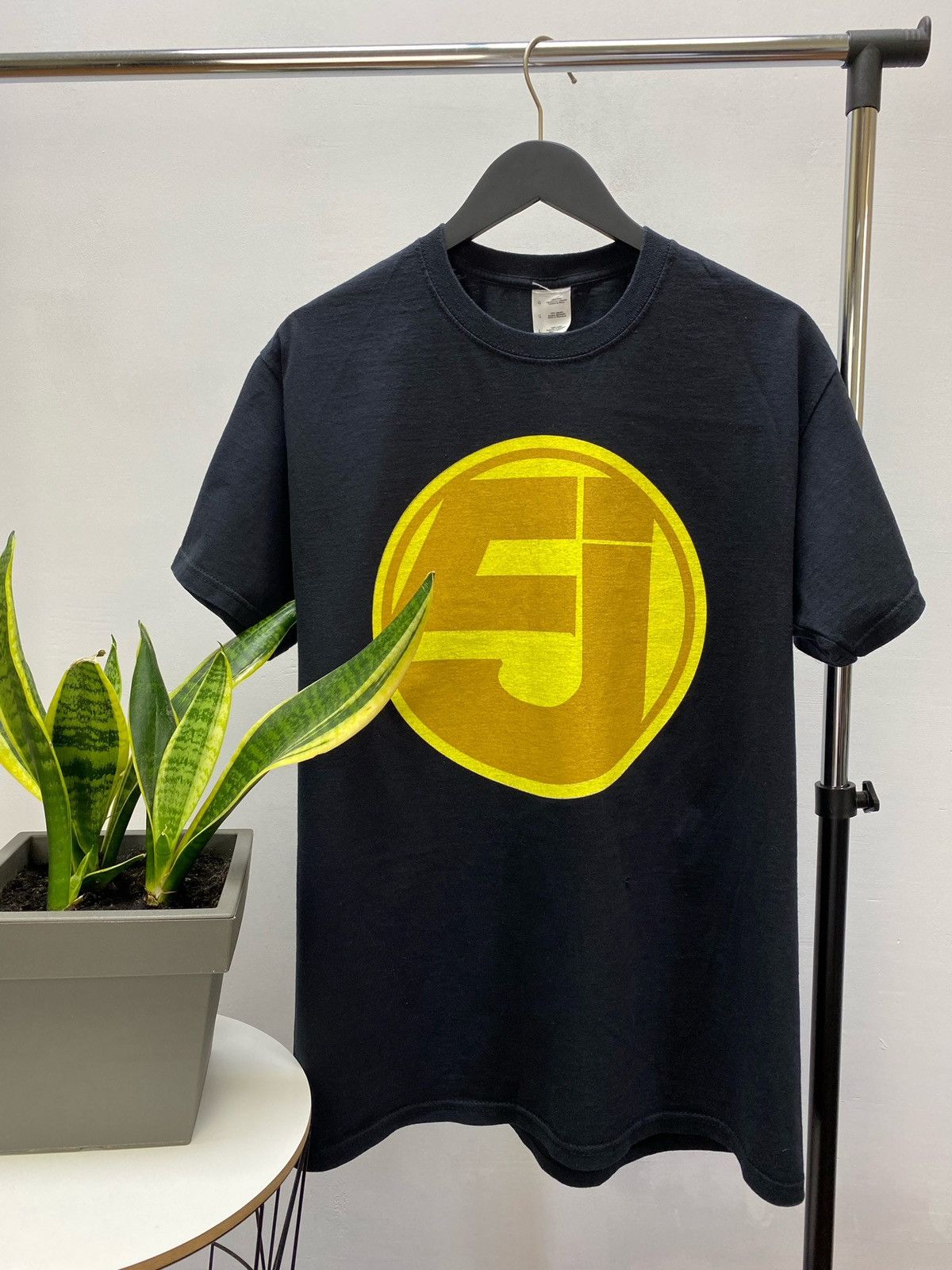 Band Tees × Rap Tees × Vintage Jurassic 5 Late 2014 Box Logo Band Rap T Shirt Size US L / EU 52-54 / 3 - 1 Thumbnail