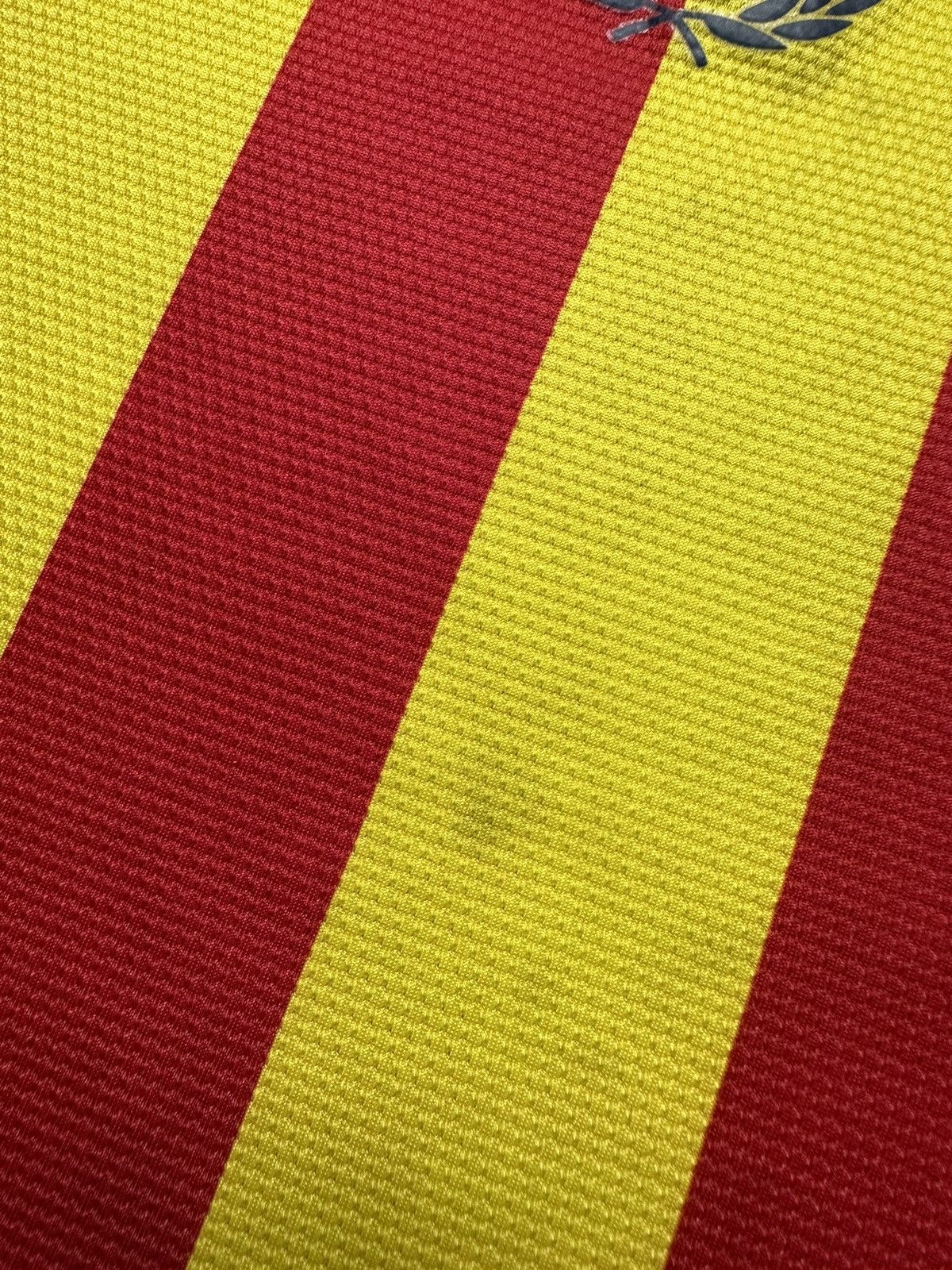 Vintage Vintage Barcelona soccer jersey 11 Neymar size S Size US S / EU 44-46 / 1 - 9 Thumbnail