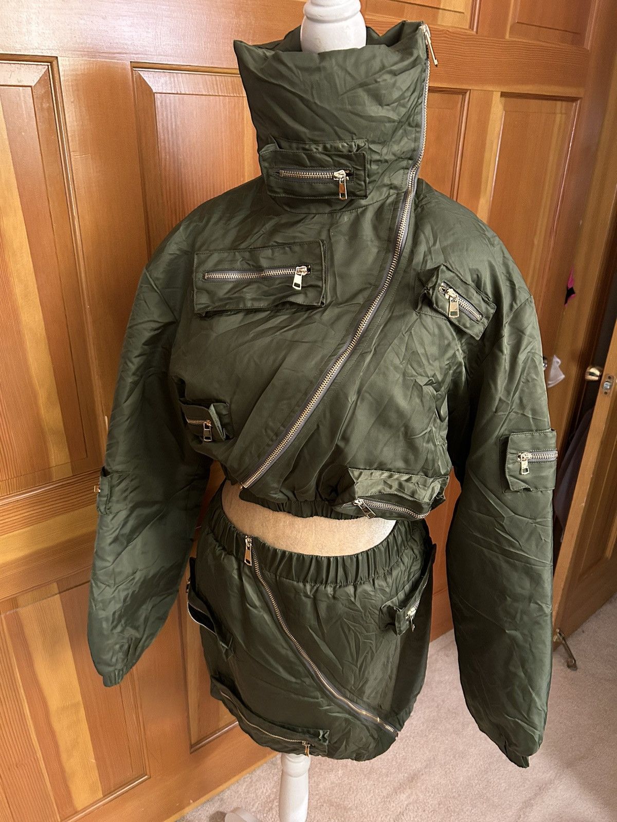 Designer × Other NWT, Lavishly Paris Army Green Two Piece Puffer Suit. Size M / US 6-8 / IT 42-44 - 11 Thumbnail