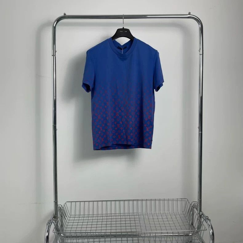 Louis Vuitton Louis Vuitton Red and blue gradient short sleeves Size US L / EU 52-54 / 3 - 1 Thumbnail