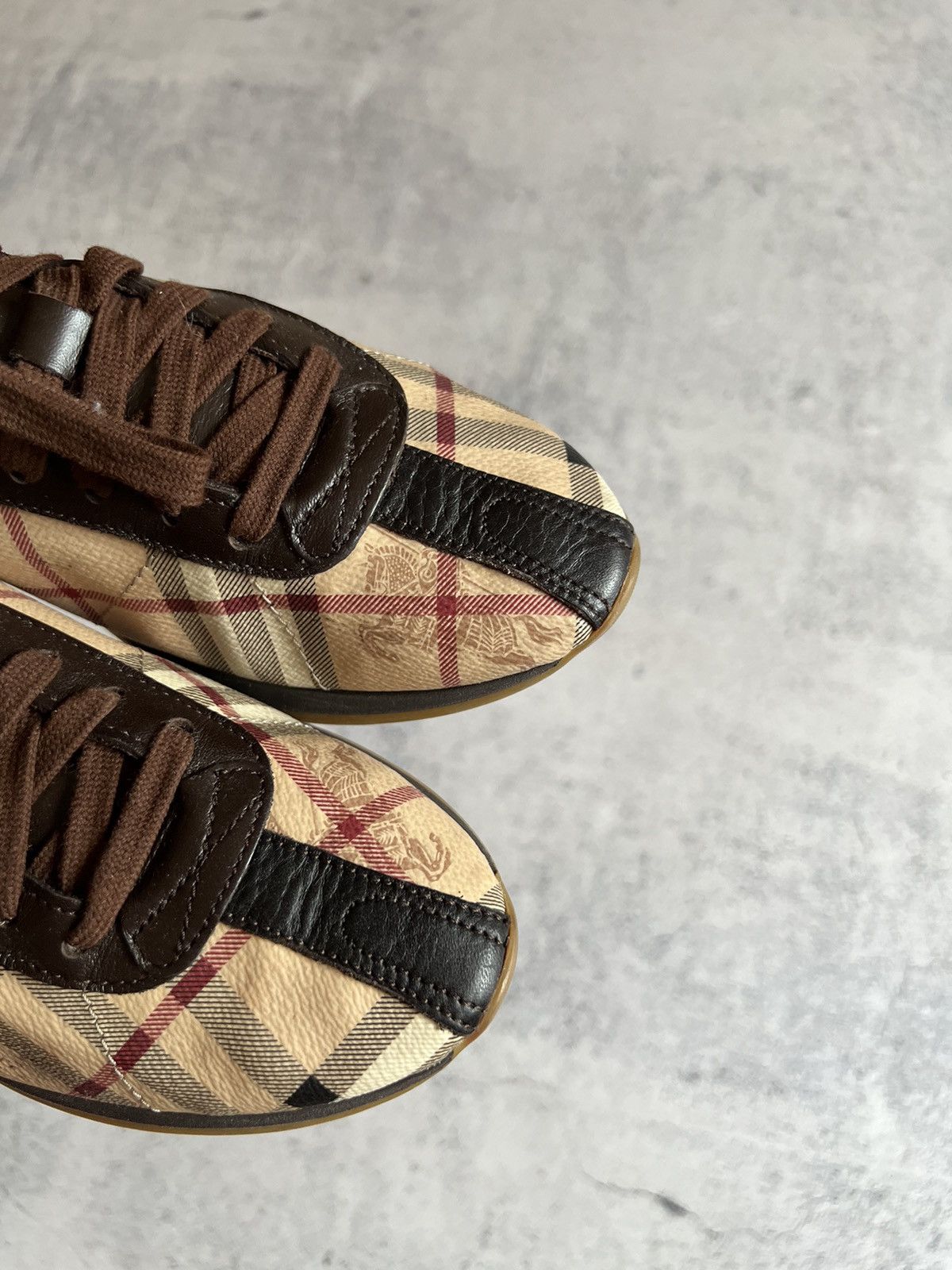 Burberry × Vintage BURBERRY NOVA CHECK CASUAL LEATHER SHOES SNEAKERS Size US 7 / EU 40 - 5 Thumbnail
