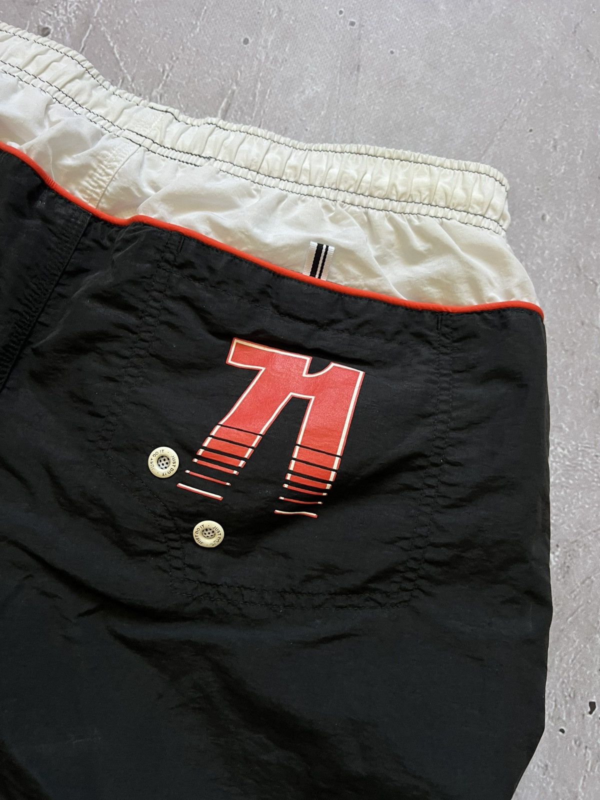 Nike Very Rare Short Nike Vintage Big Logo Size L Y2K Hype Size US 36 / EU 52 - 7 Thumbnail