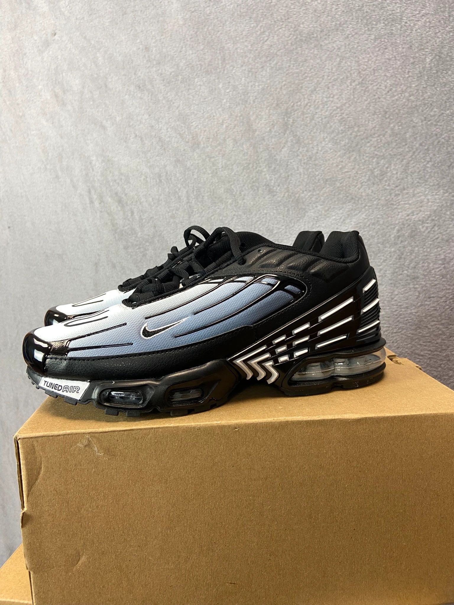 Nike Nike TN Air Max Plus White Sneakers Size 40 Size US 7 / EU 40 - 2 Thumbnail