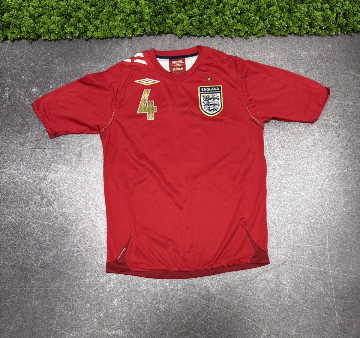Umbro Steven Gerrard #4 England Soccer 2006 Team Umbro Jersey Size US M / EU 48-50 / 2 - 2 Thumbnail